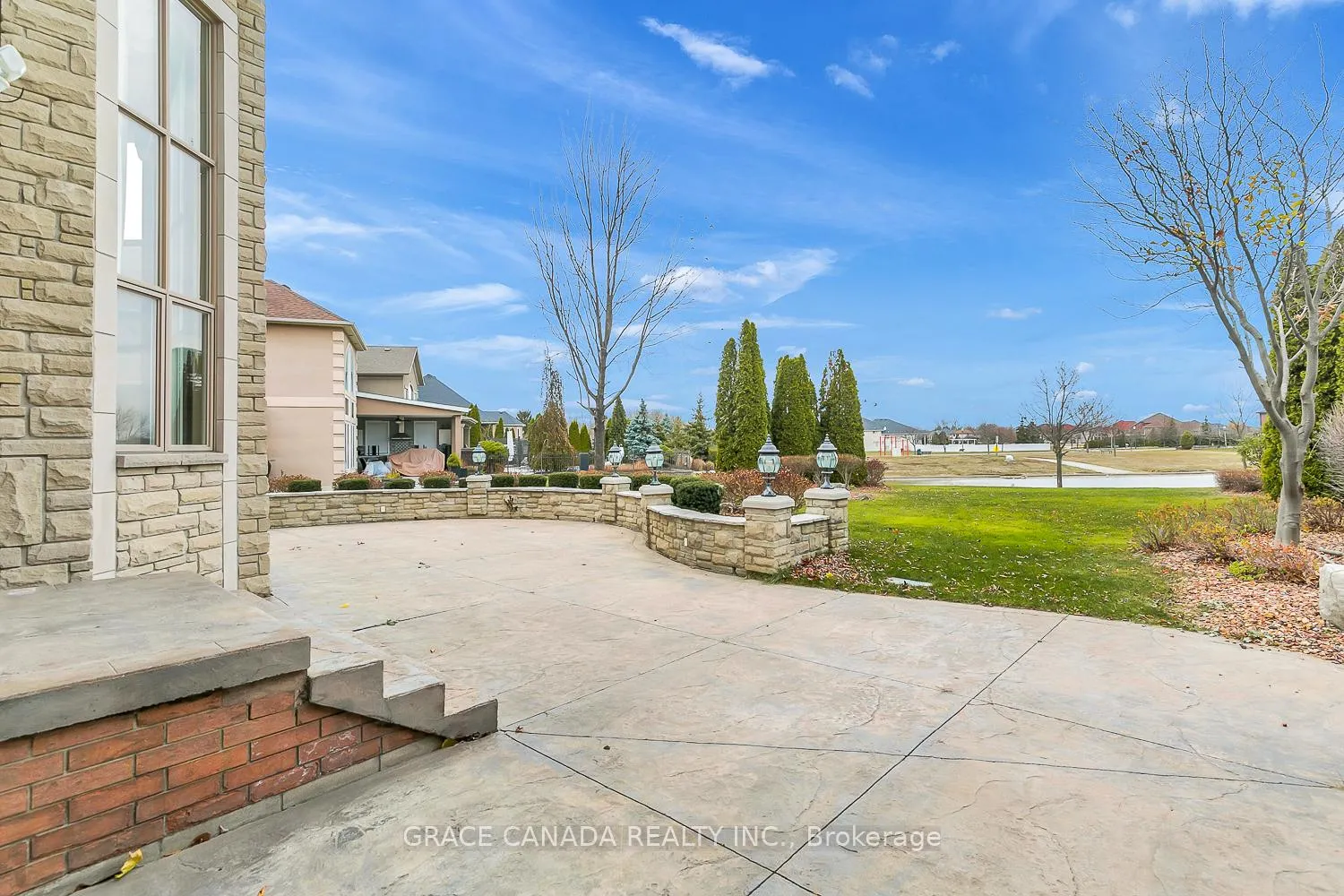 Photo 4 of 1585 Stoneybrook Crescent, Windsor, Roseland East — HOMEH