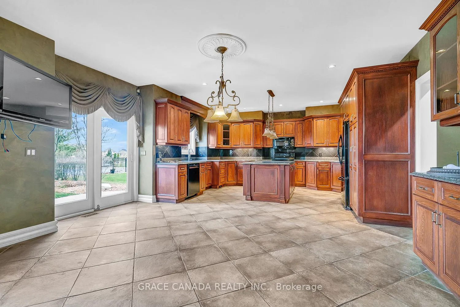 Photo 13 of 1585 Stoneybrook Crescent, Windsor, Roseland East — HOMEH