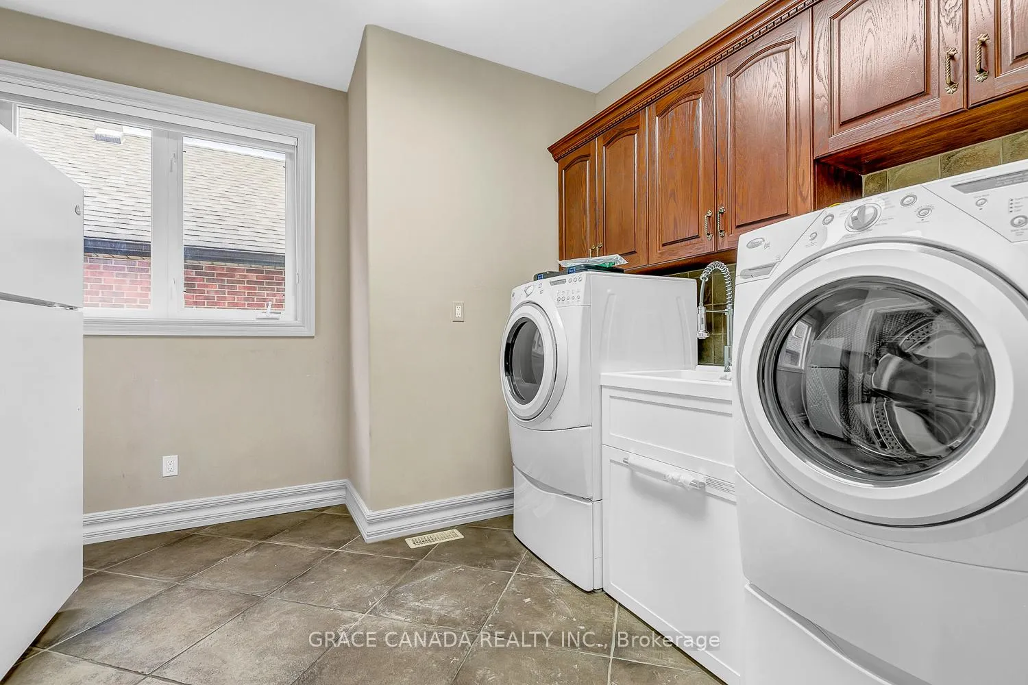 Photo 25 of 1585 Stoneybrook Crescent, Windsor, Roseland East — HOMEH