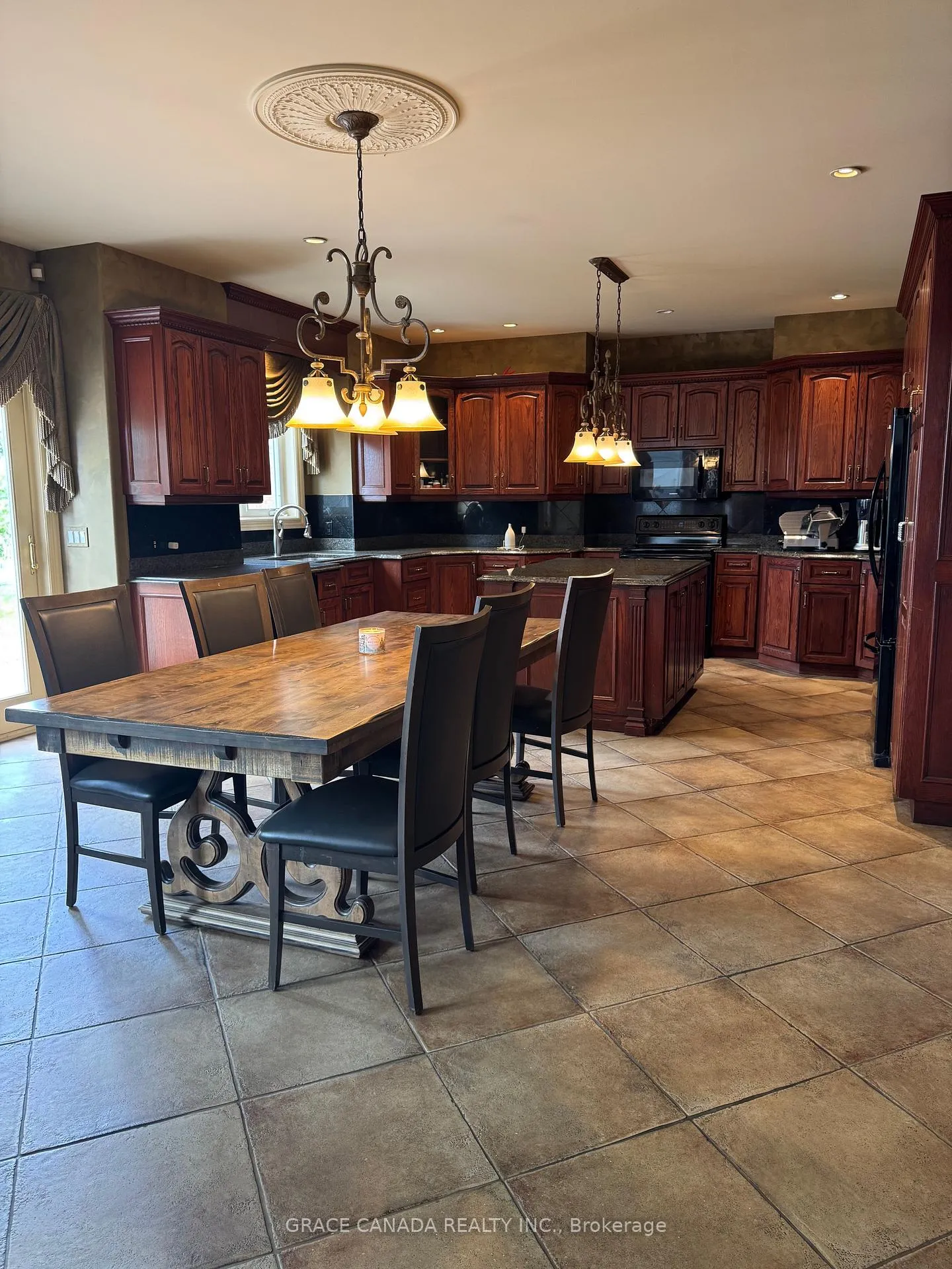 Photo 26 of 1585 Stoneybrook Crescent, Windsor, Roseland East — HOMEH