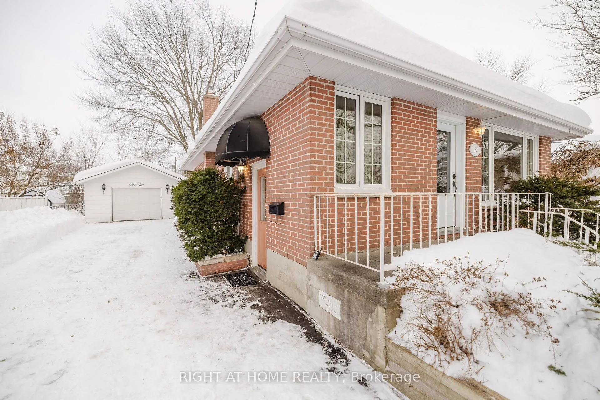Photo 2 of 33 Harvest Crescent, Belleville, Belleville Ward — HOMEH