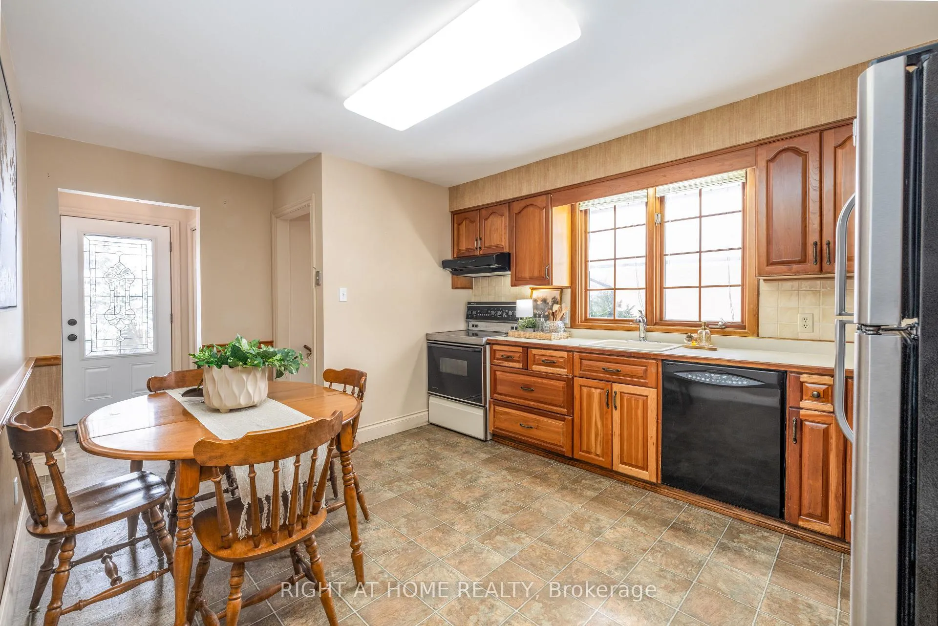 Photo 6 of 33 Harvest Crescent, Belleville, Belleville Ward — HOMEH