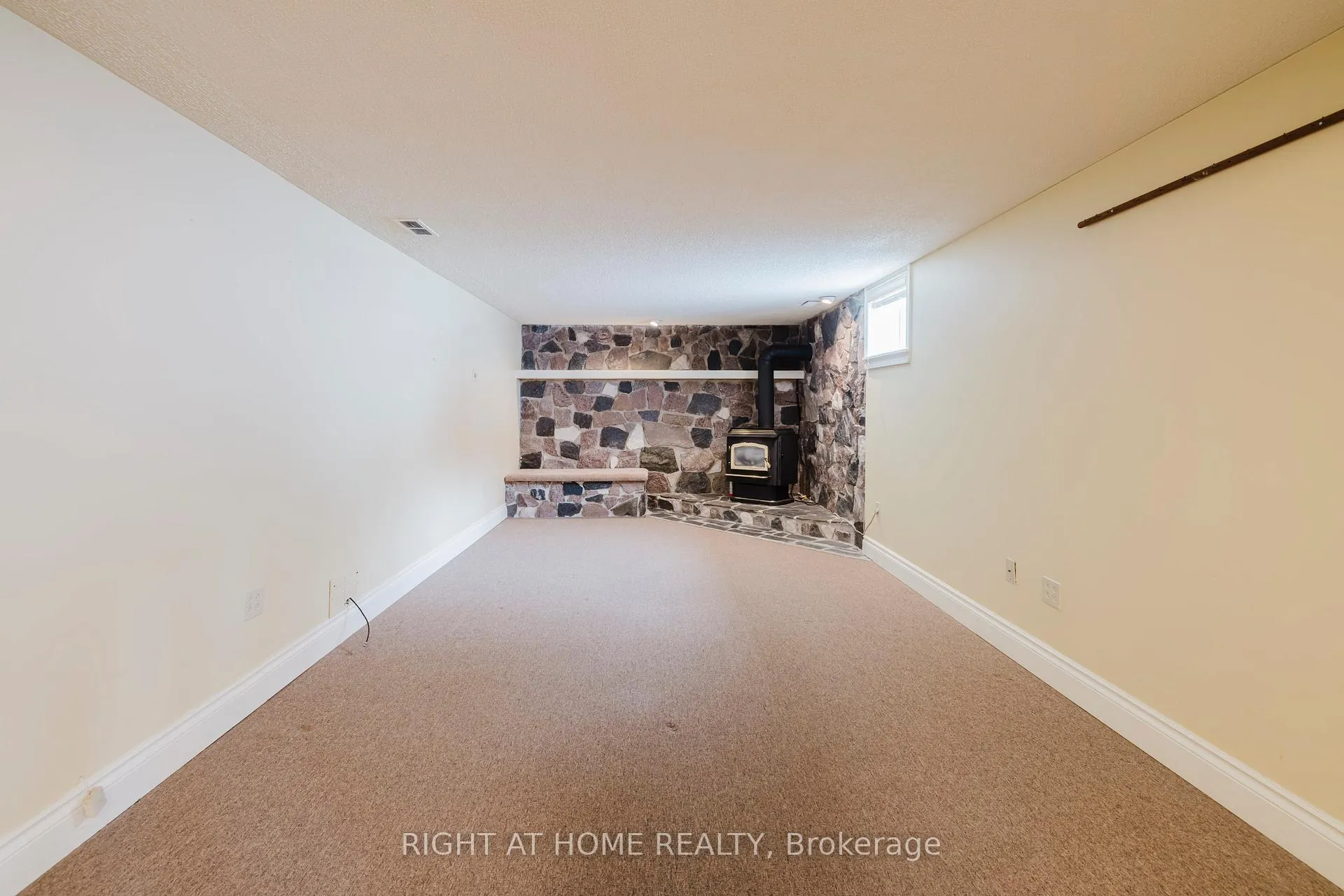 Photo 17 of 33 Harvest Crescent, Belleville, Belleville Ward — HOMEH