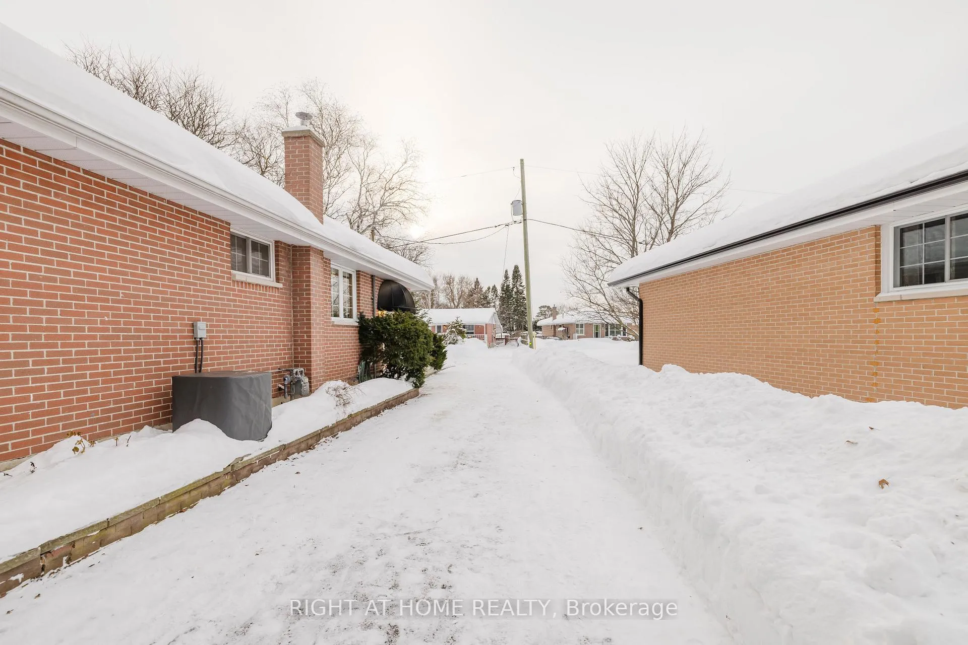 Photo 27 of 33 Harvest Crescent, Belleville, Belleville Ward — HOMEH