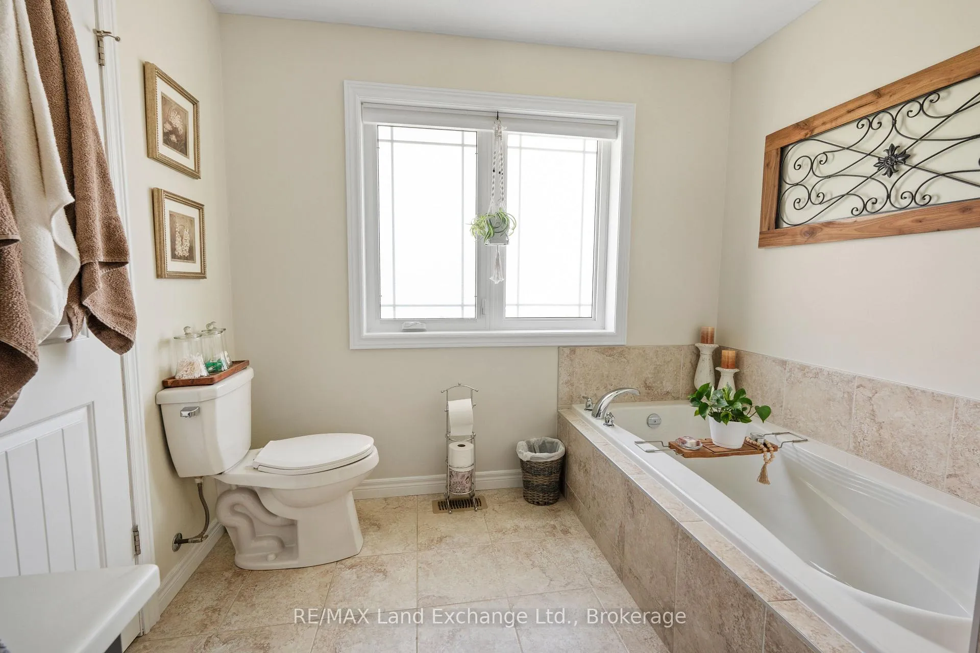 Photo 26 of 147 Duke Street S, Arran-Elderslie — HOMEH