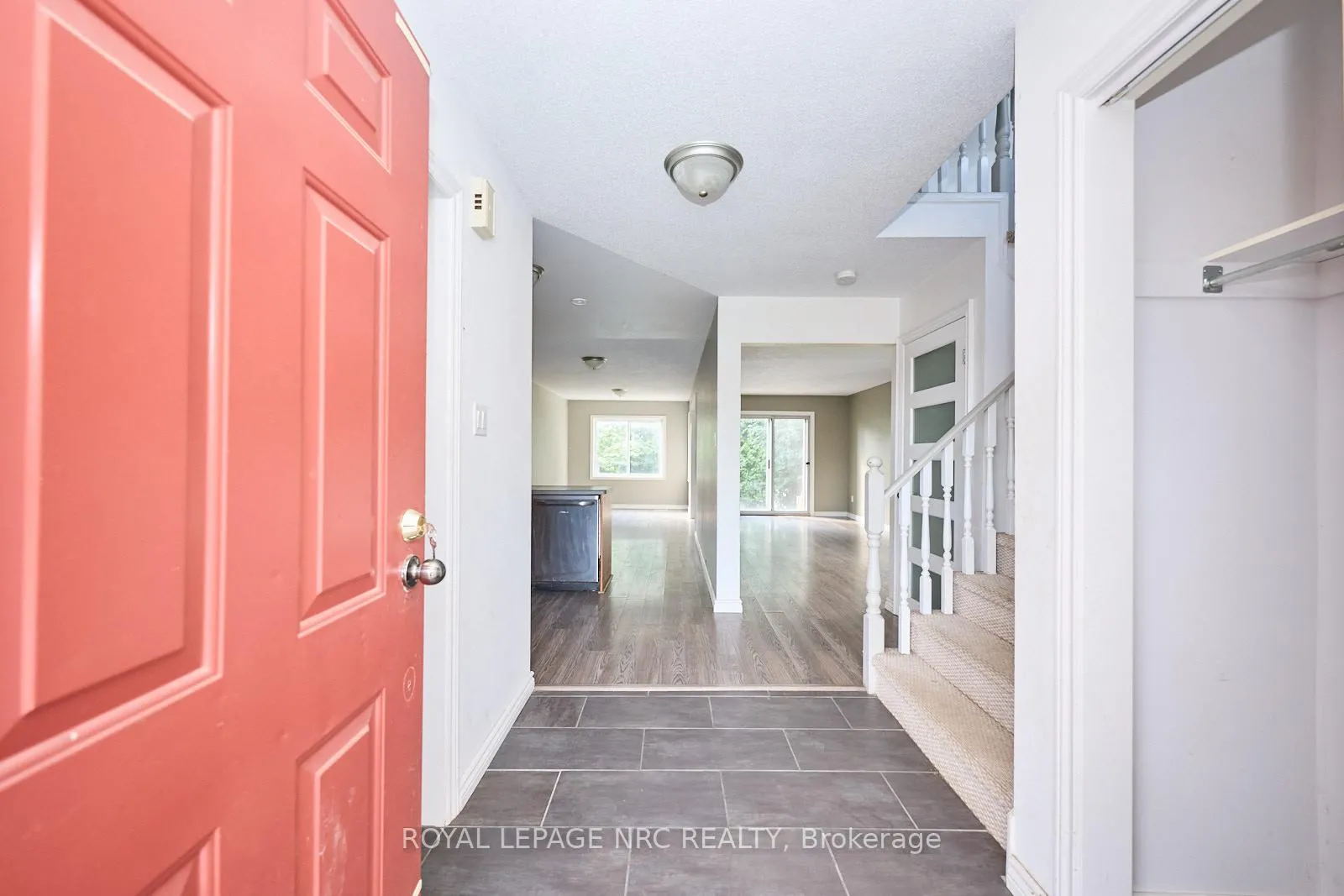 Photo 3 of 14 Buss Court, Thorold, Confederation Heights — HOMEH