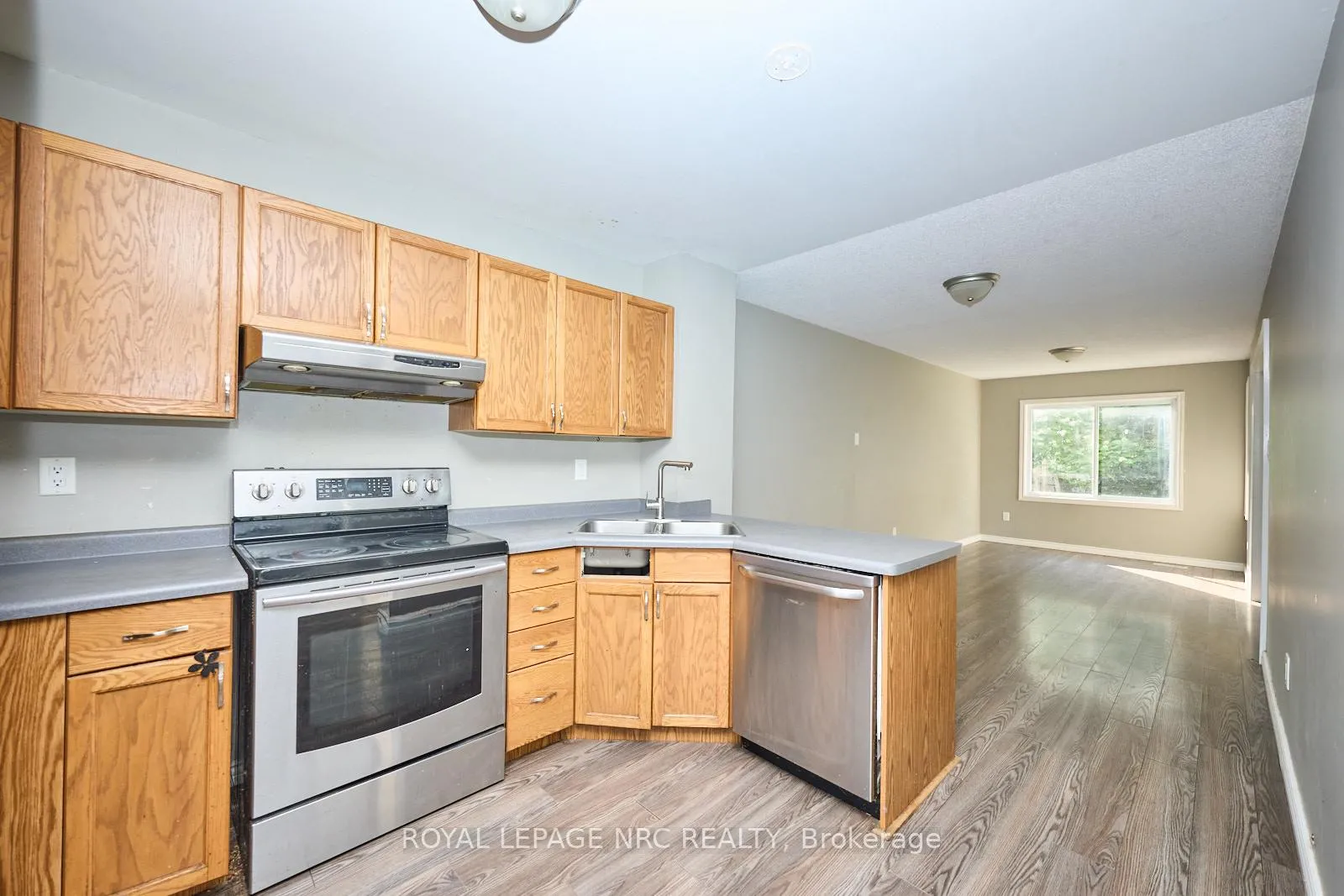 Photo 4 of 14 Buss Court, Thorold, Confederation Heights — HOMEH