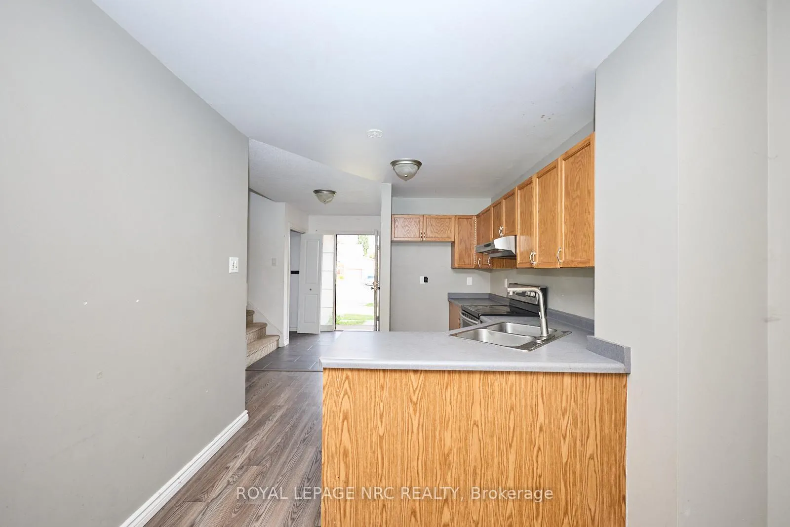 Photo 6 of 14 Buss Court, Thorold, Confederation Heights — HOMEH