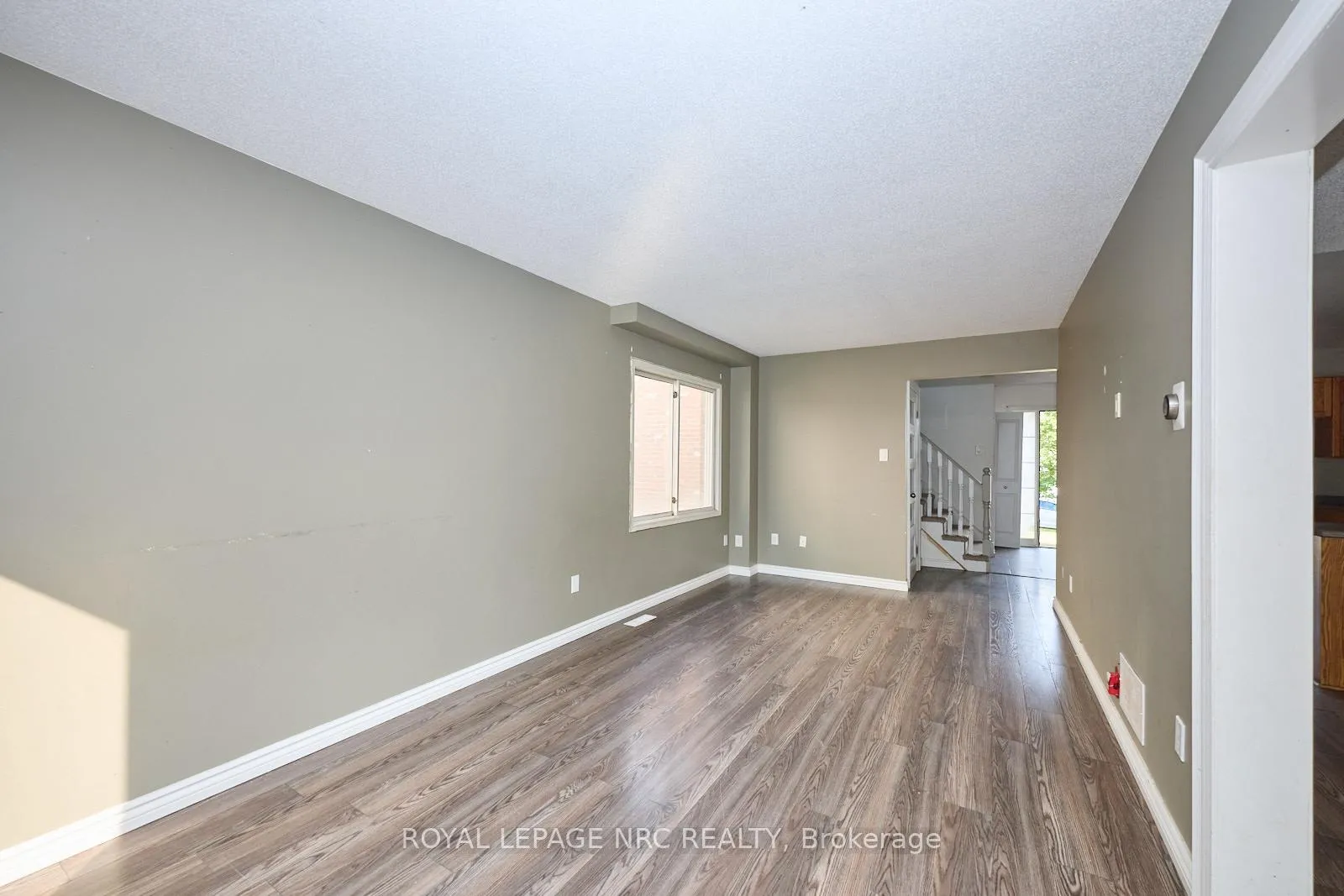 Photo 11 of 14 Buss Court, Thorold, Confederation Heights — HOMEH