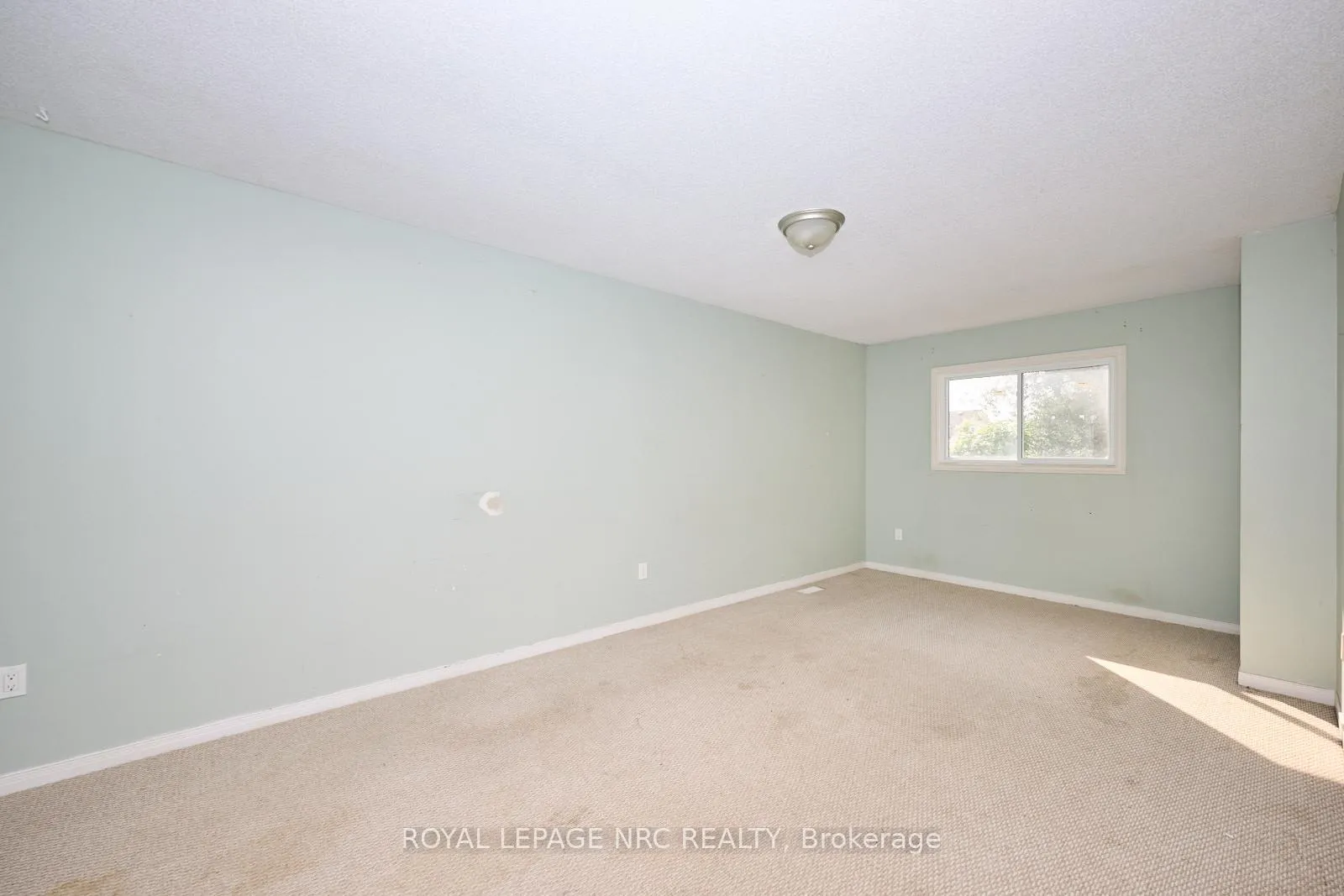Photo 13 of 14 Buss Court, Thorold, Confederation Heights — HOMEH