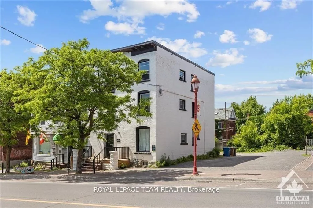 Front of Unit 3, 883 Somerset Street W