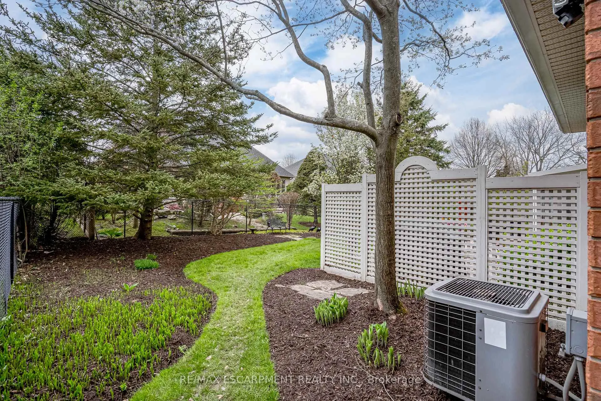 Photo 46 of 148 Foxridge Drive, Hamilton, Ancaster — HOMEH