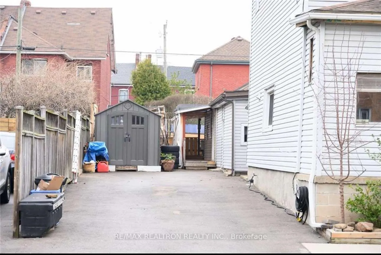 Photo 3 of 83 Magill Street, Hamilton, Strathcona — HOMEH
