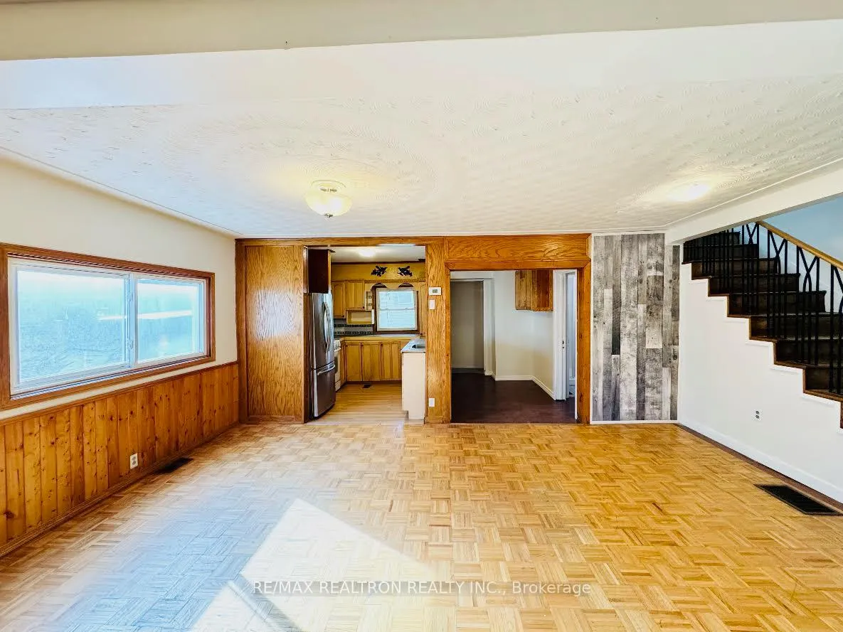 Photo 4 of 83 Magill Street, Hamilton, Strathcona — HOMEH