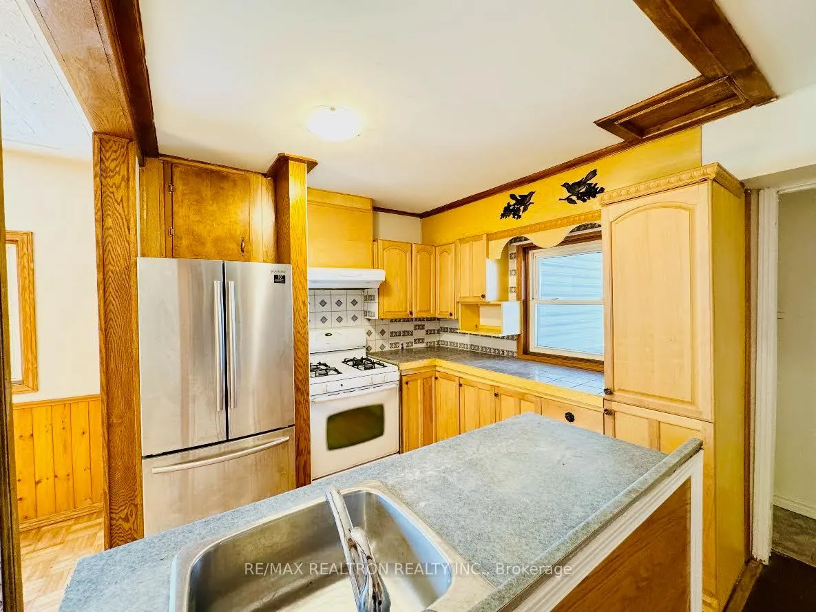 Photo 6 of 83 Magill Street, Hamilton, Strathcona — HOMEH