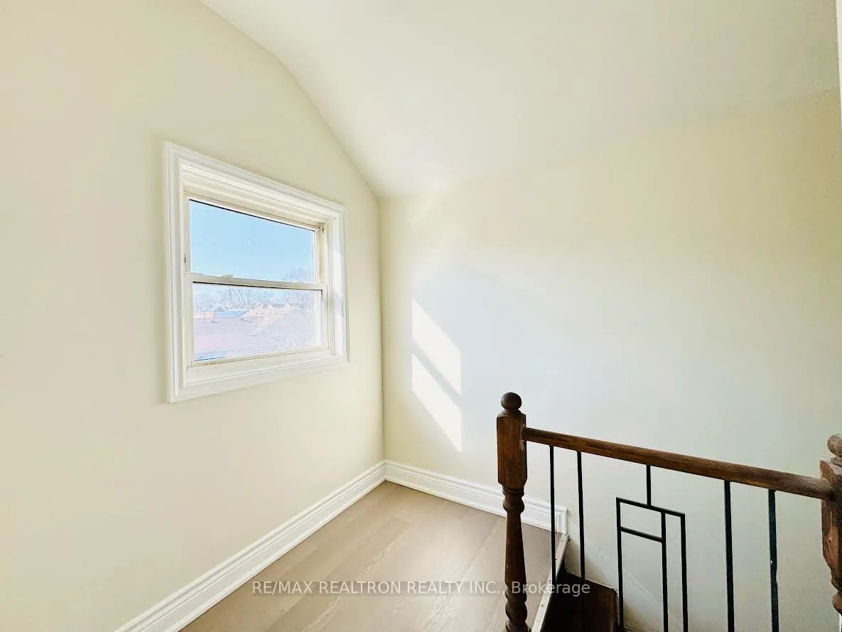 Photo 11 of 83 Magill Street, Hamilton, Strathcona — HOMEH