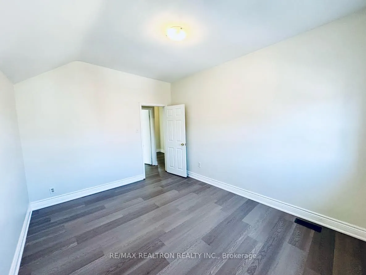 Photo 13 of 83 Magill Street, Hamilton, Strathcona — HOMEH