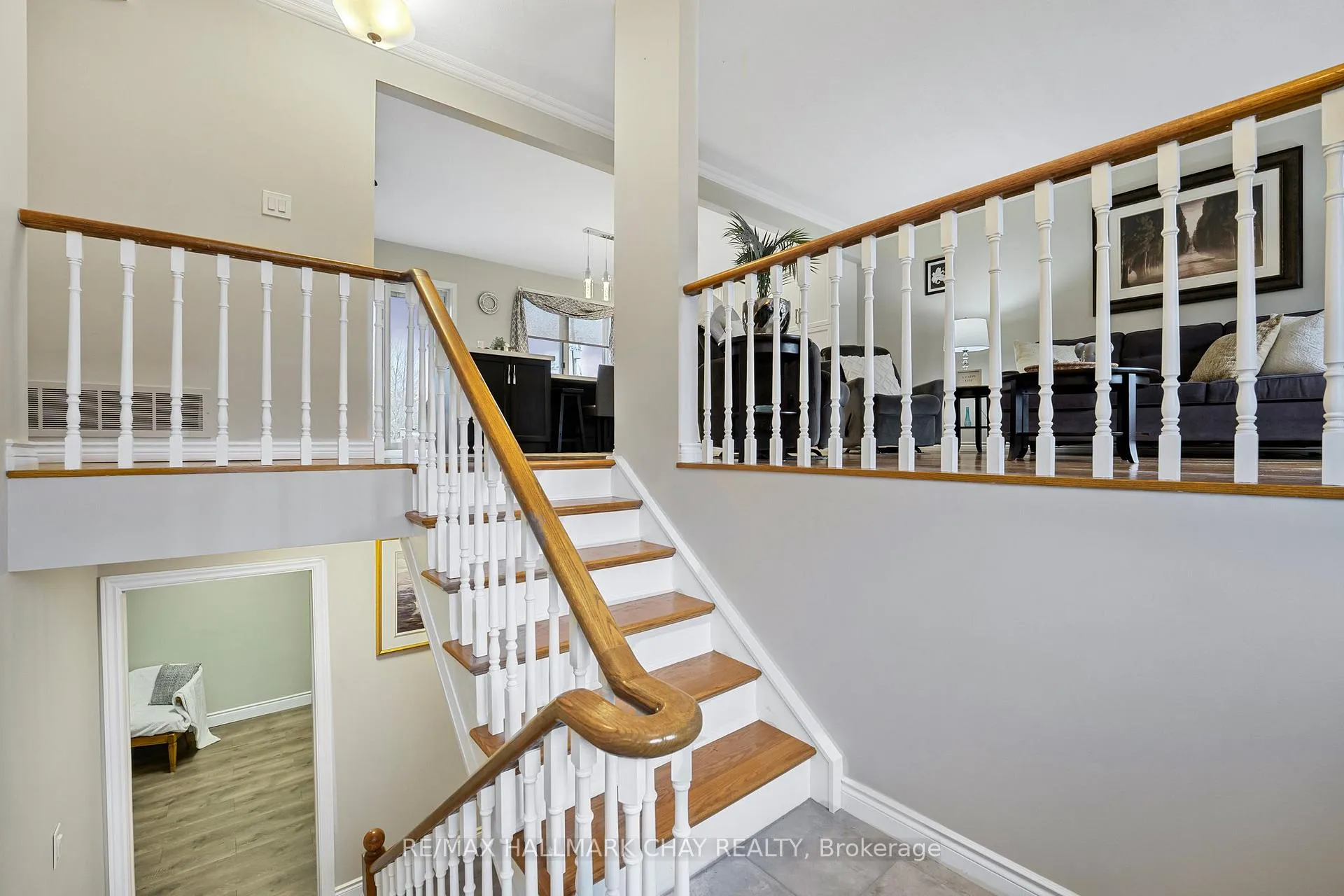 Photo 5 of 40 Idlewood Drive, Springwater, Midhurst — HOMEH