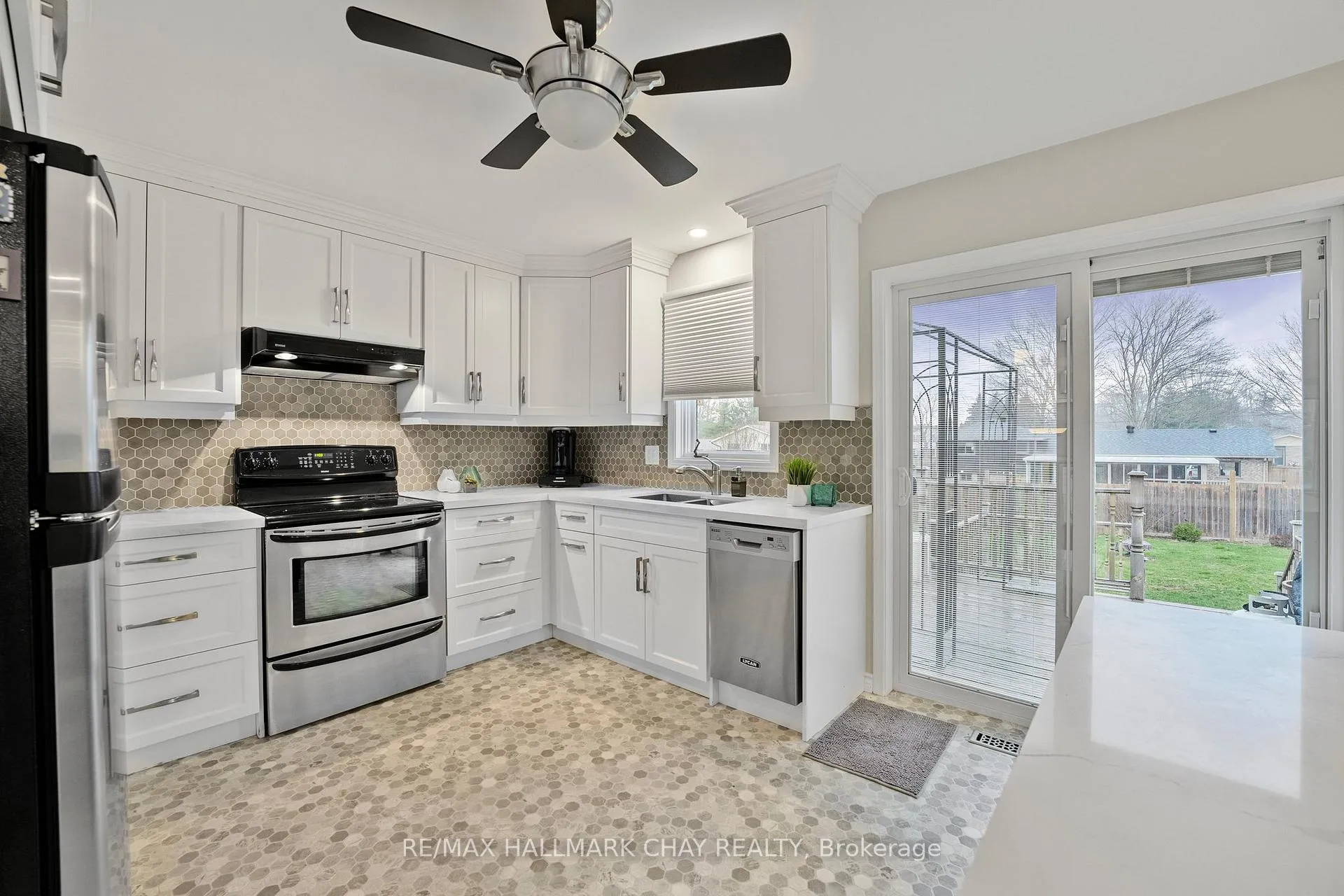 Photo 12 of 40 Idlewood Drive, Springwater, Midhurst — HOMEH