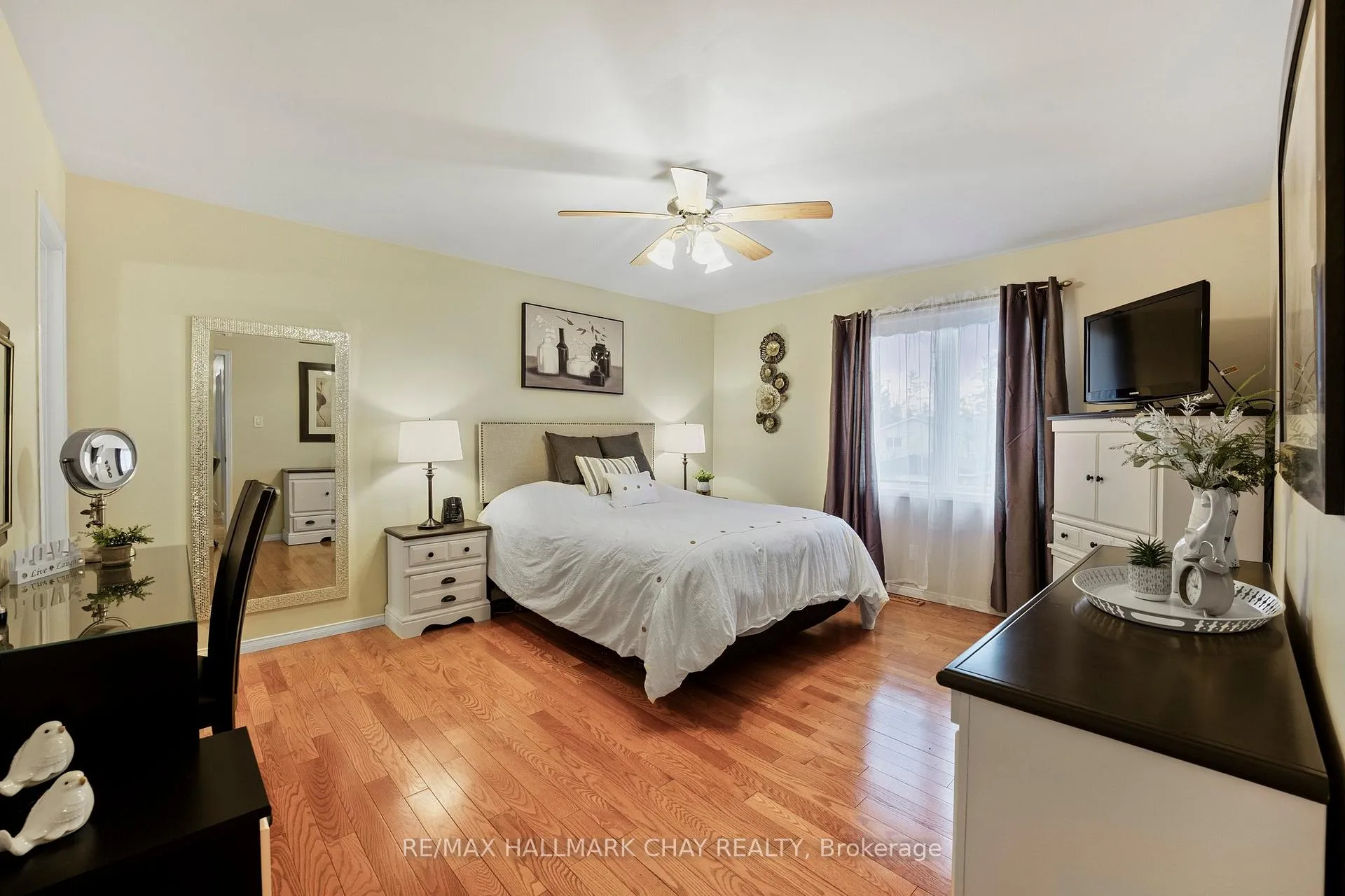 Photo 16 of 40 Idlewood Drive, Springwater, Midhurst — HOMEH