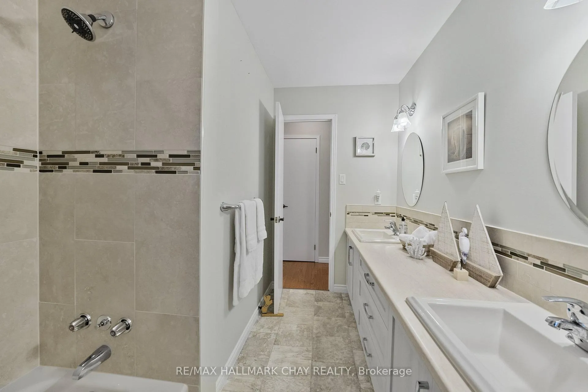 Photo 25 of 40 Idlewood Drive, Springwater, Midhurst — HOMEH