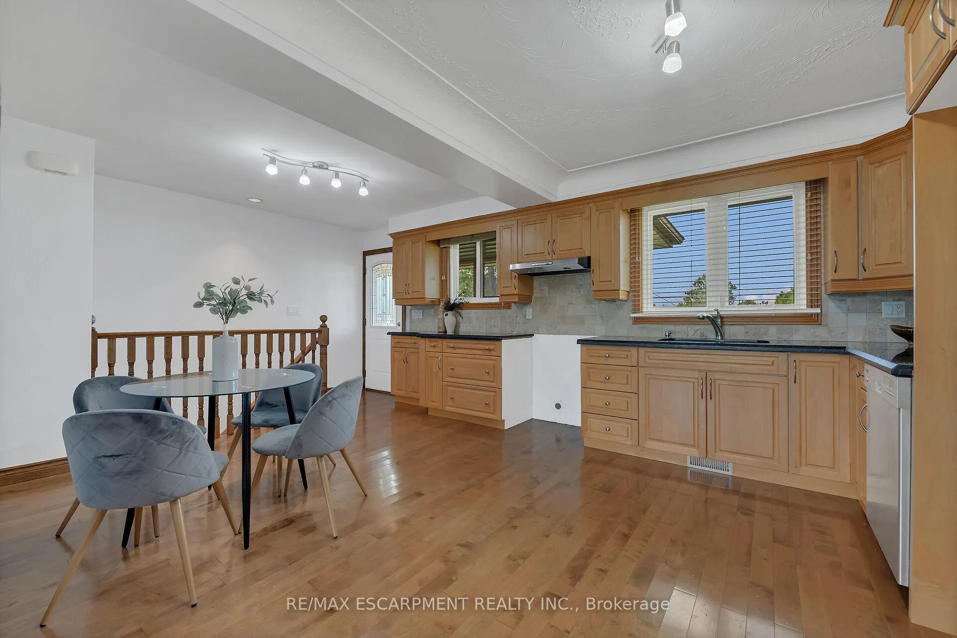 Photo 8 of 617 Eighth Road E, Hamilton, Rural Stoney Creek — HOMEH