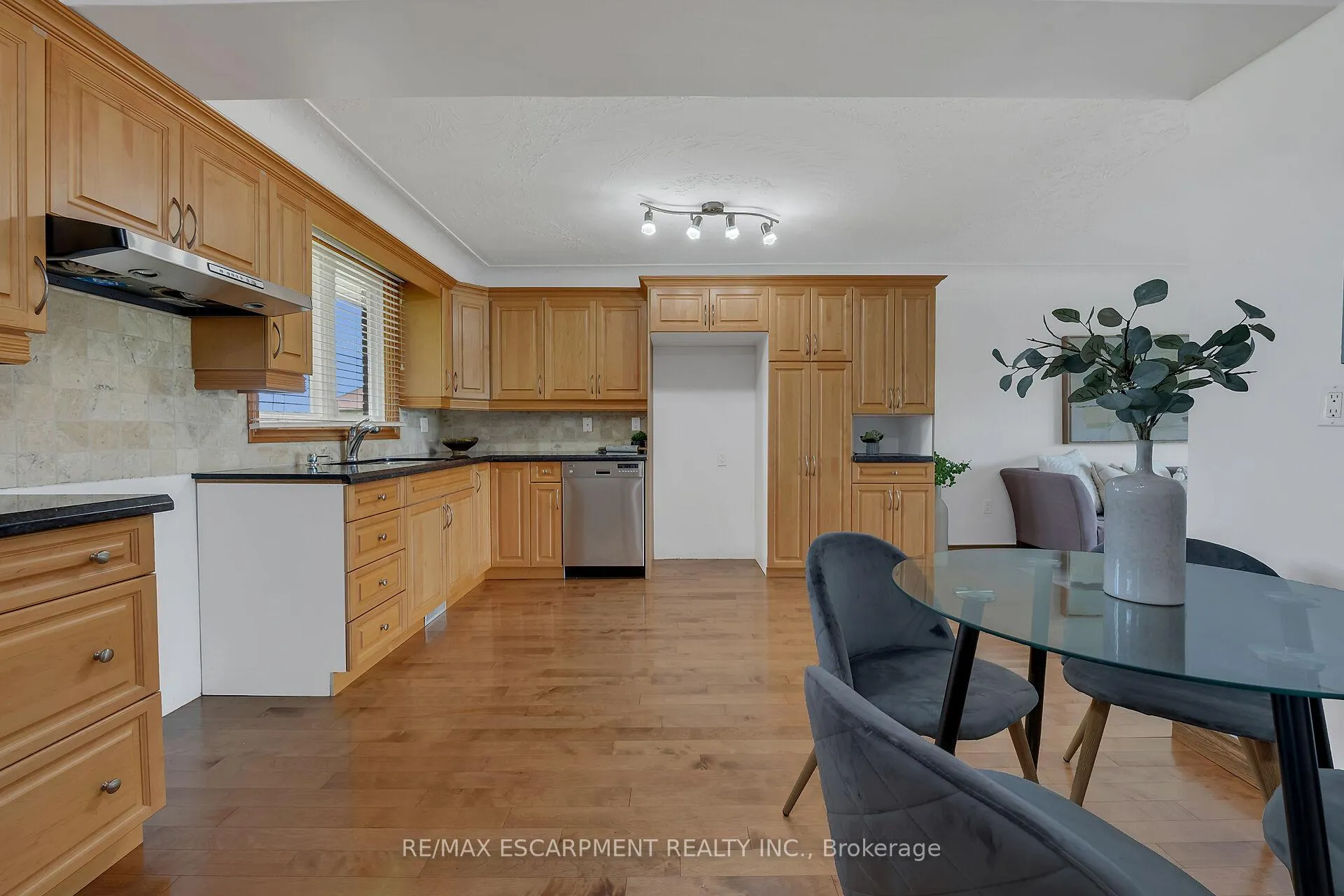 Photo 9 of 617 Eighth Road E, Hamilton, Rural Stoney Creek — HOMEH