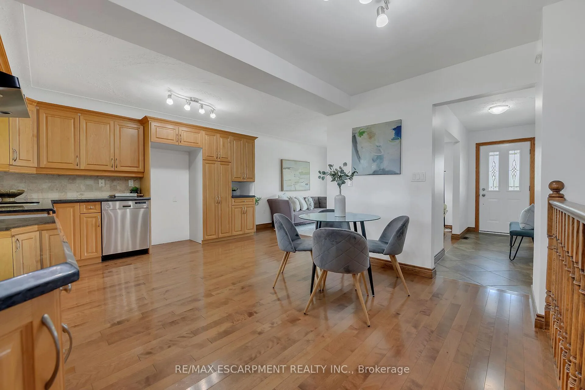 Photo 11 of 617 Eighth Road E, Hamilton, Rural Stoney Creek — HOMEH