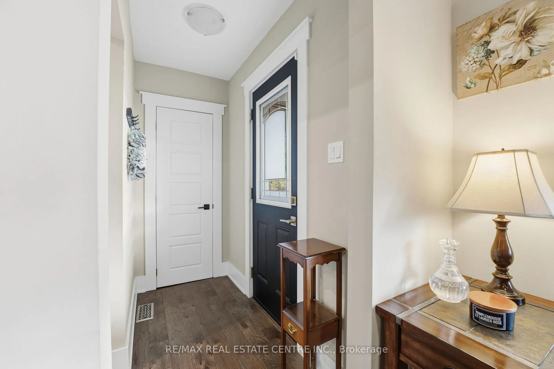 Photo 8 of 1057 Clare Avenue, Cambridge — HOMEH