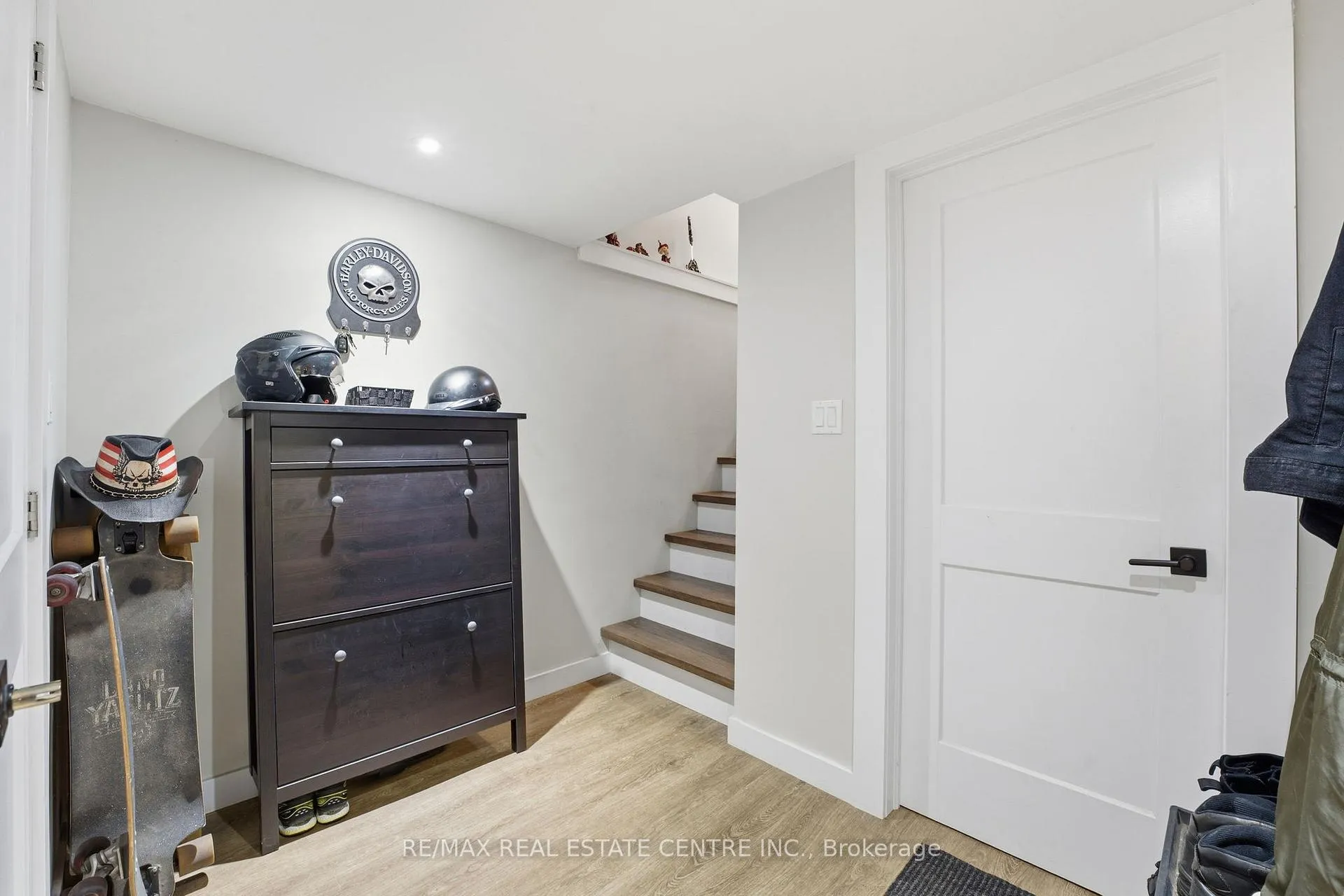 Photo 23 of 1057 Clare Avenue, Cambridge — HOMEH