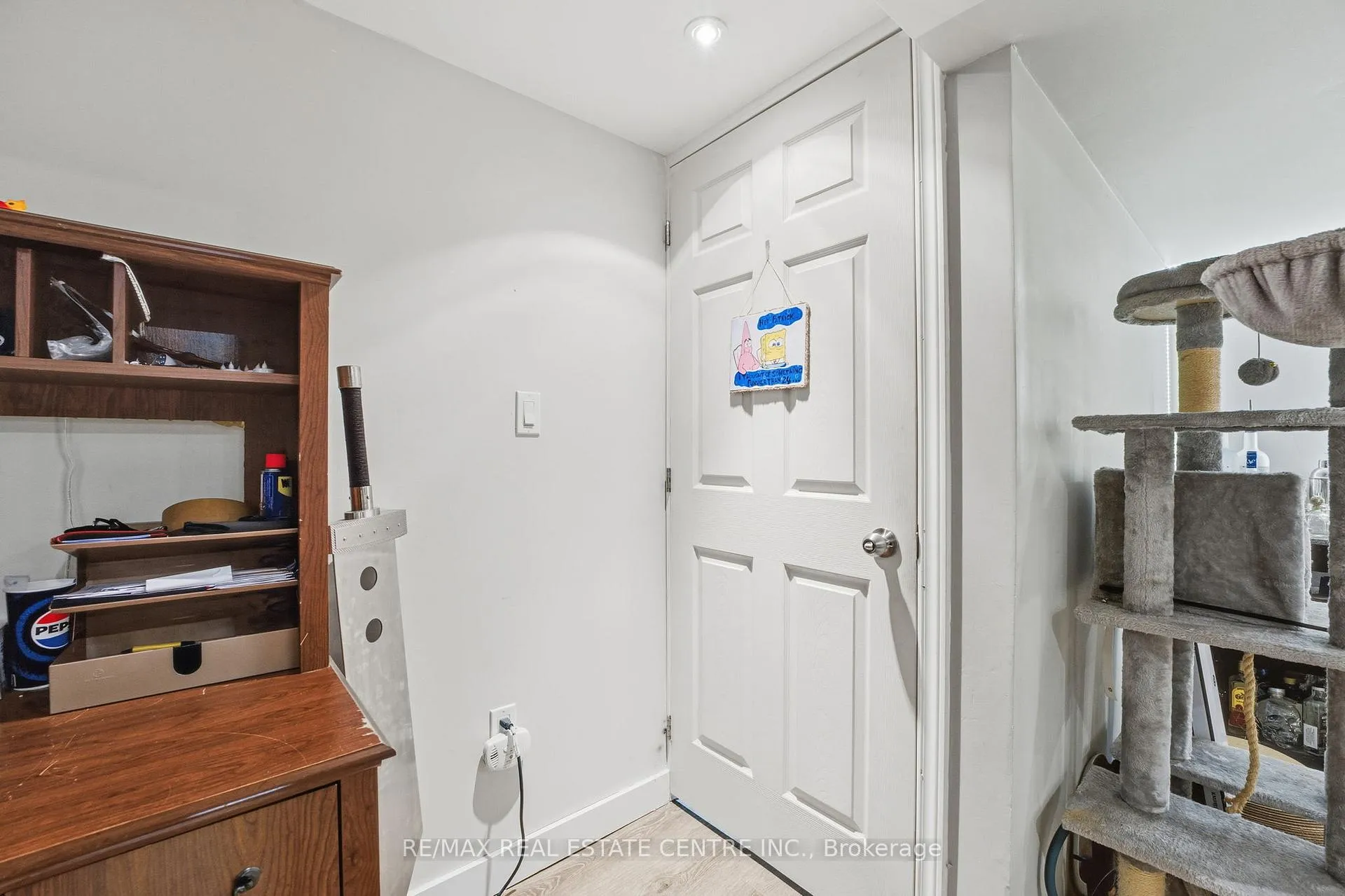 Photo 24 of 1057 Clare Avenue, Cambridge — HOMEH