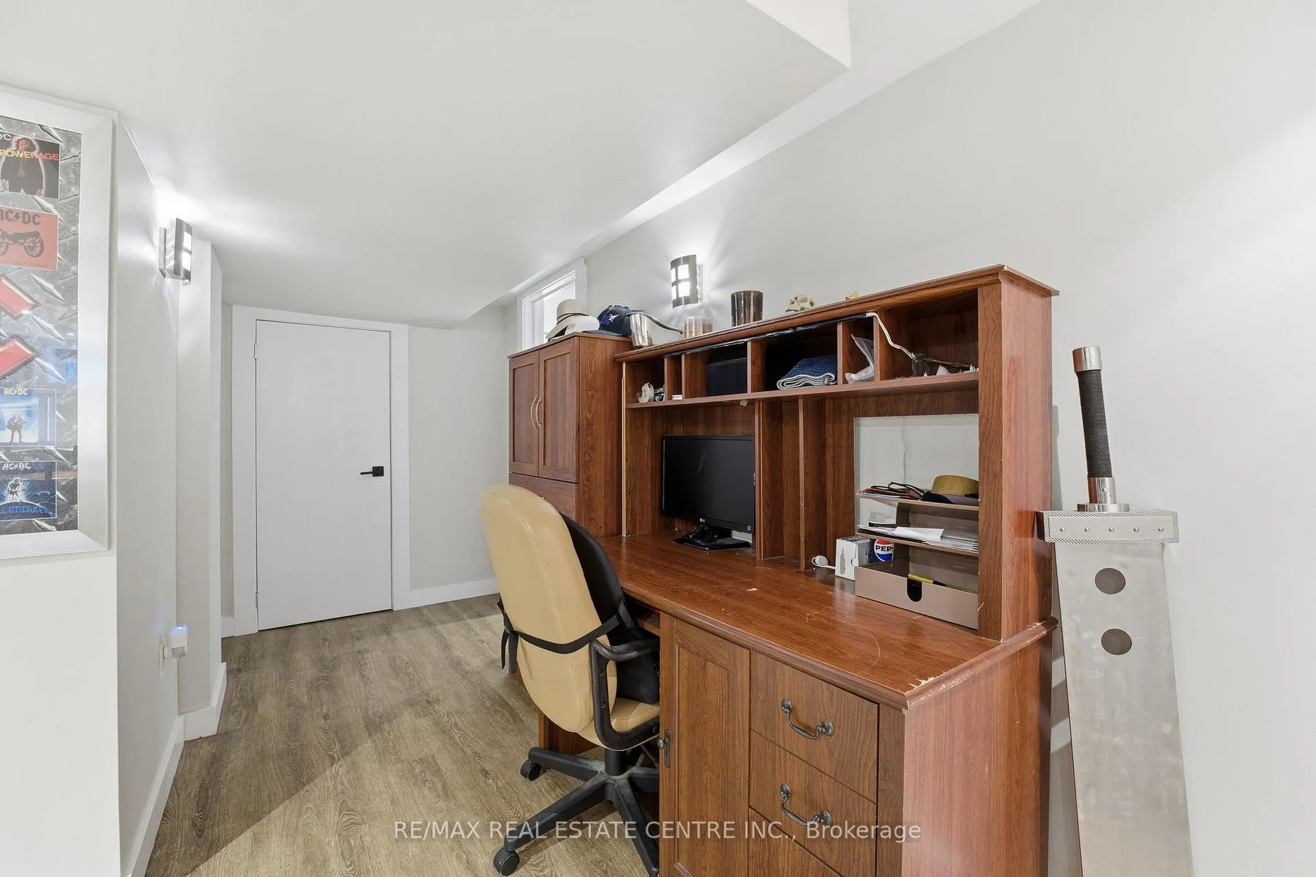 Photo 25 of 1057 Clare Avenue, Cambridge — HOMEH