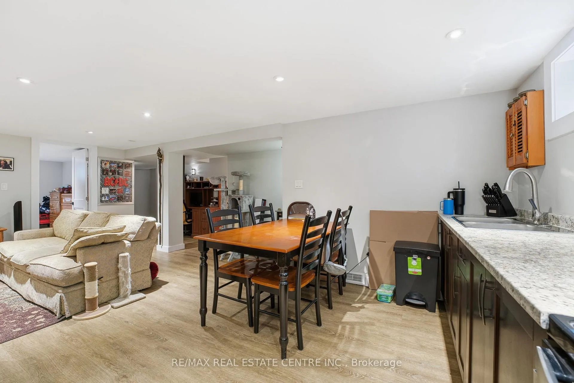 Photo 27 of 1057 Clare Avenue, Cambridge — HOMEH