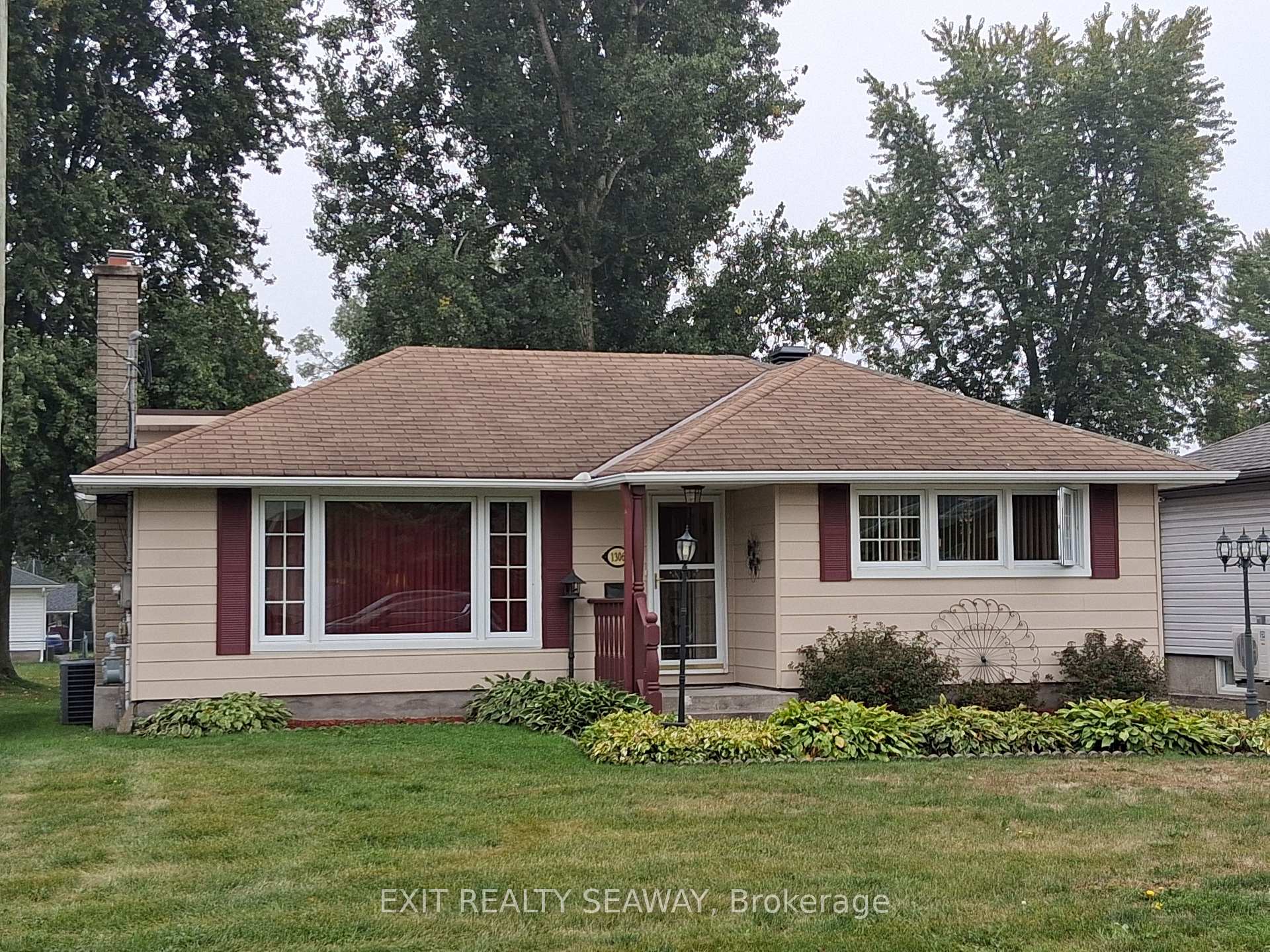 Photo 1 of 1306 Princess Street, Cornwall — HOMEH