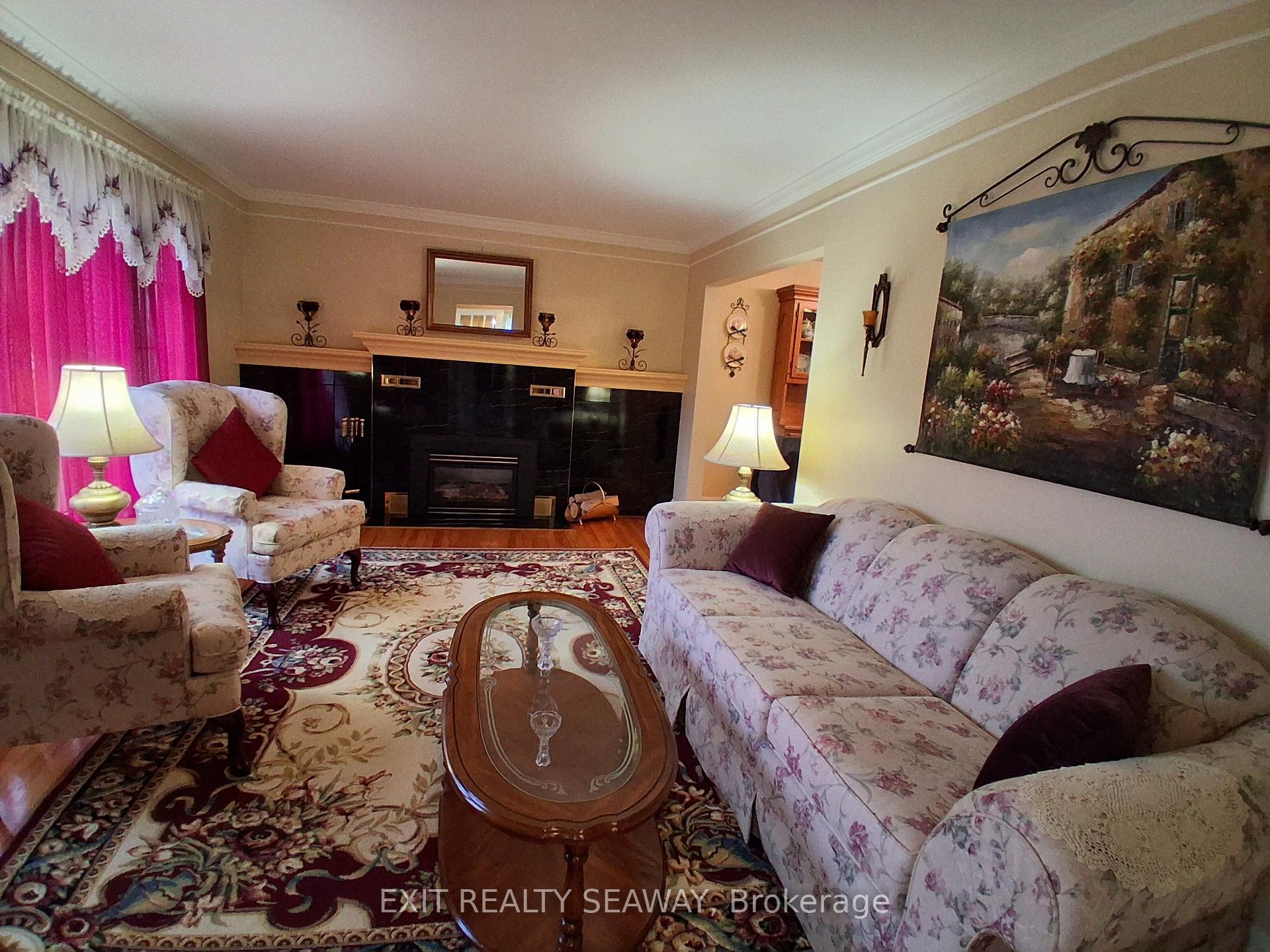 Photo 3 of 1306 Princess Street, Cornwall — HOMEH