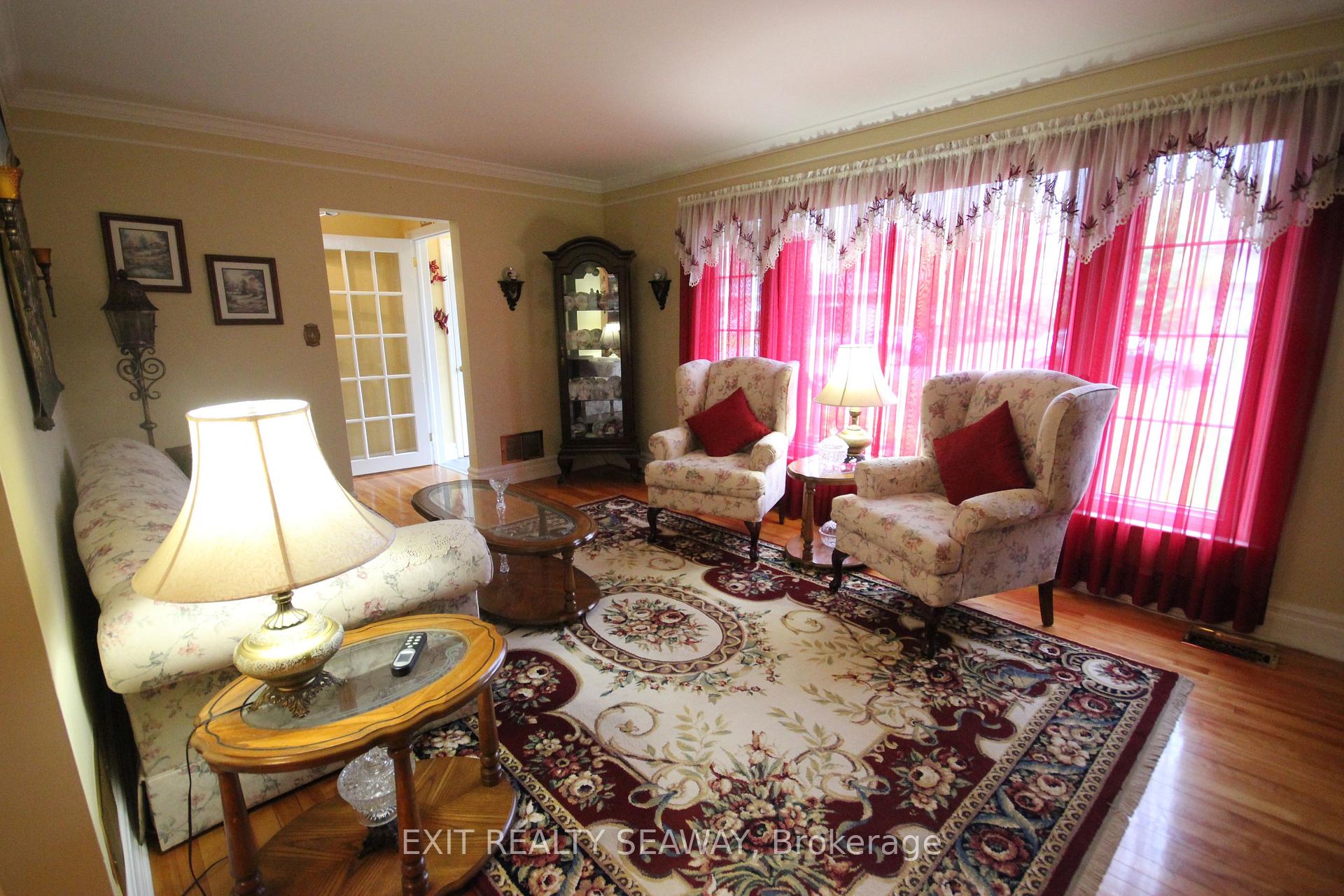 Photo 4 of 1306 Princess Street, Cornwall — HOMEH