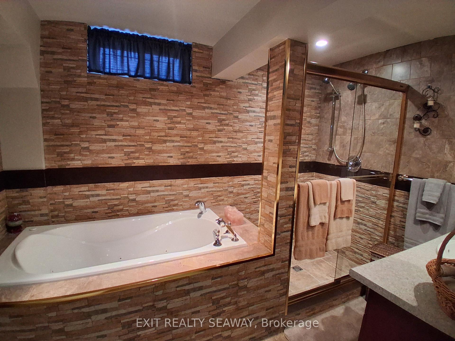 Photo 16 of 1306 Princess Street, Cornwall — HOMEH