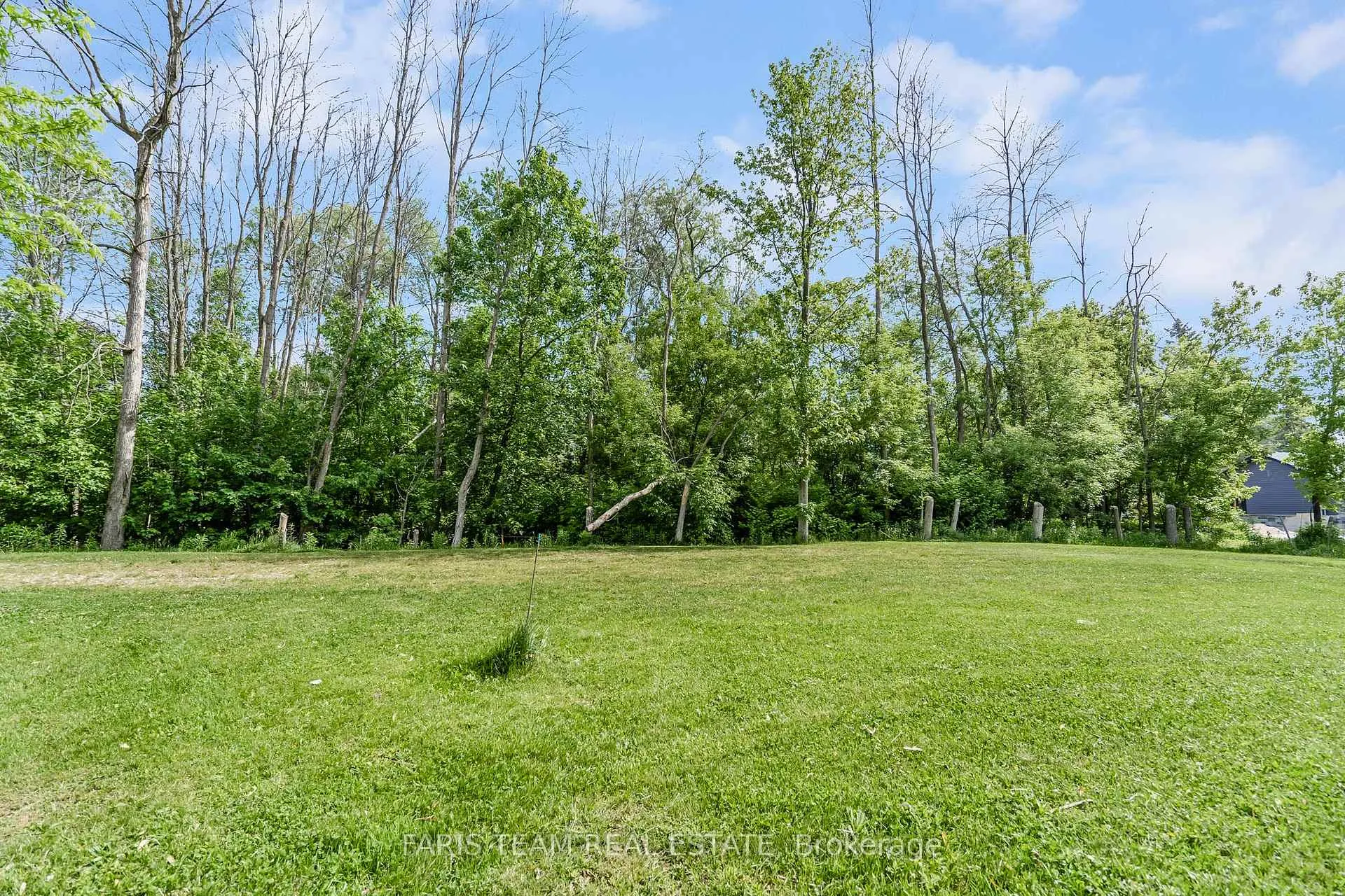 Photo 7 of 2360 Crystal Beach Road, Innisfil, Alcona — HOMEH