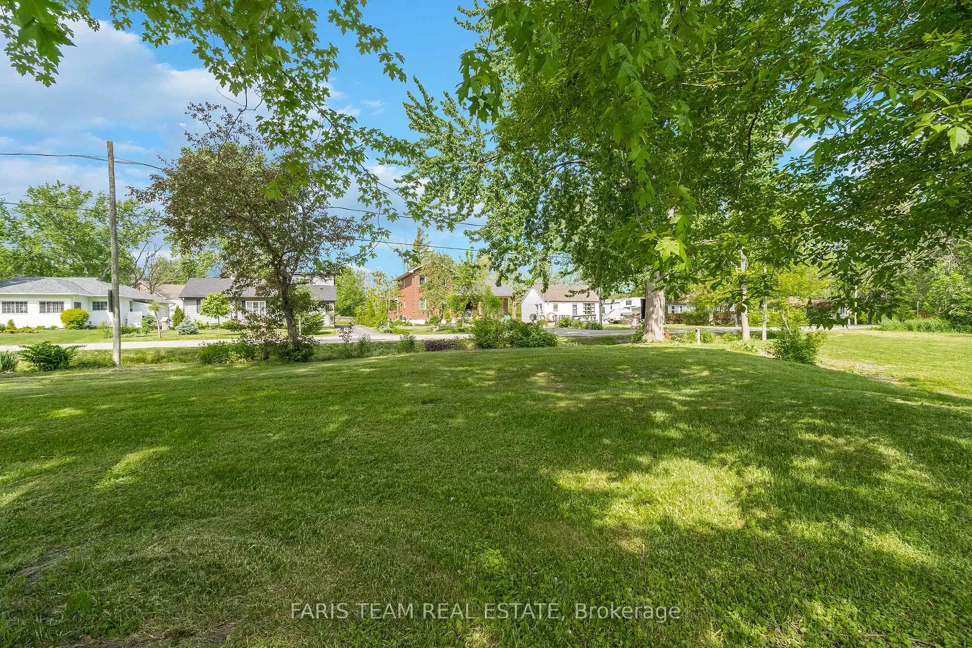 Photo 11 of 2360 Crystal Beach Road, Innisfil, Alcona — HOMEH
