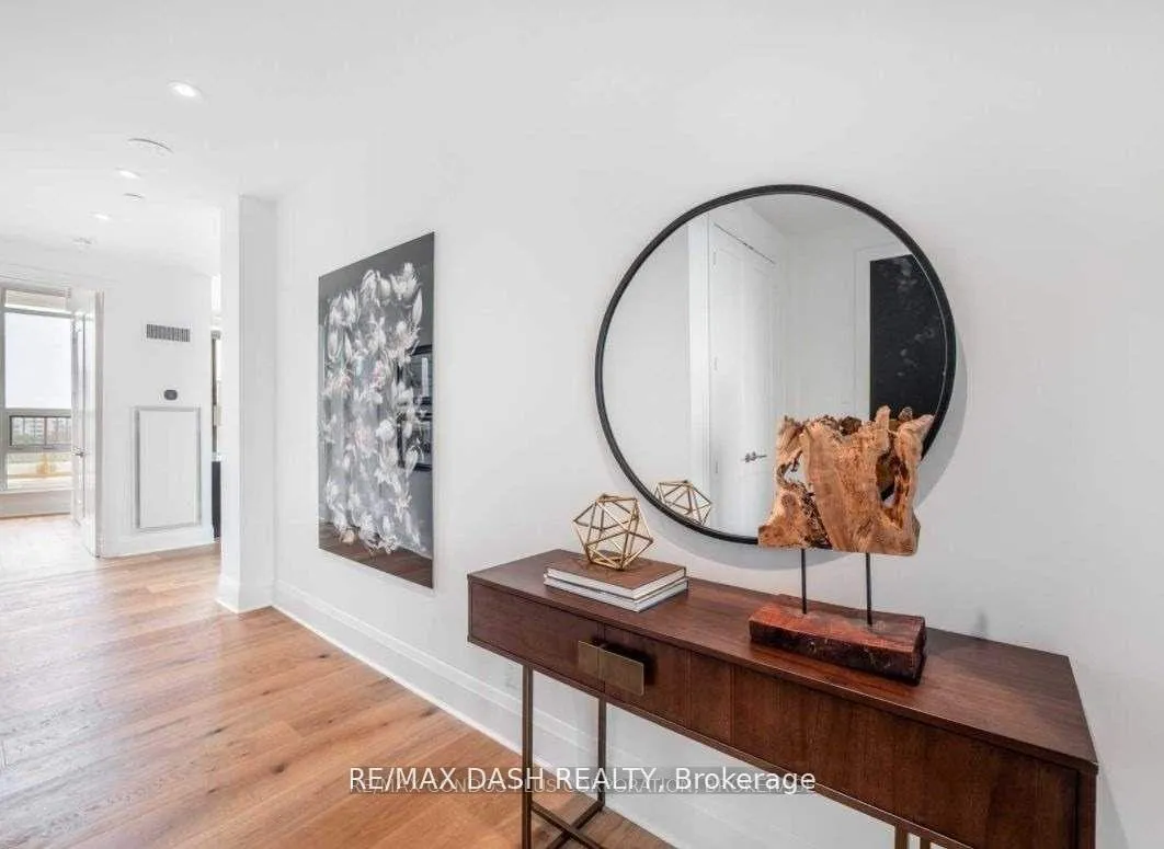 Photo 5 of Unit 806, 151 Avenue Road, Toronto, The Annex — HOMEH