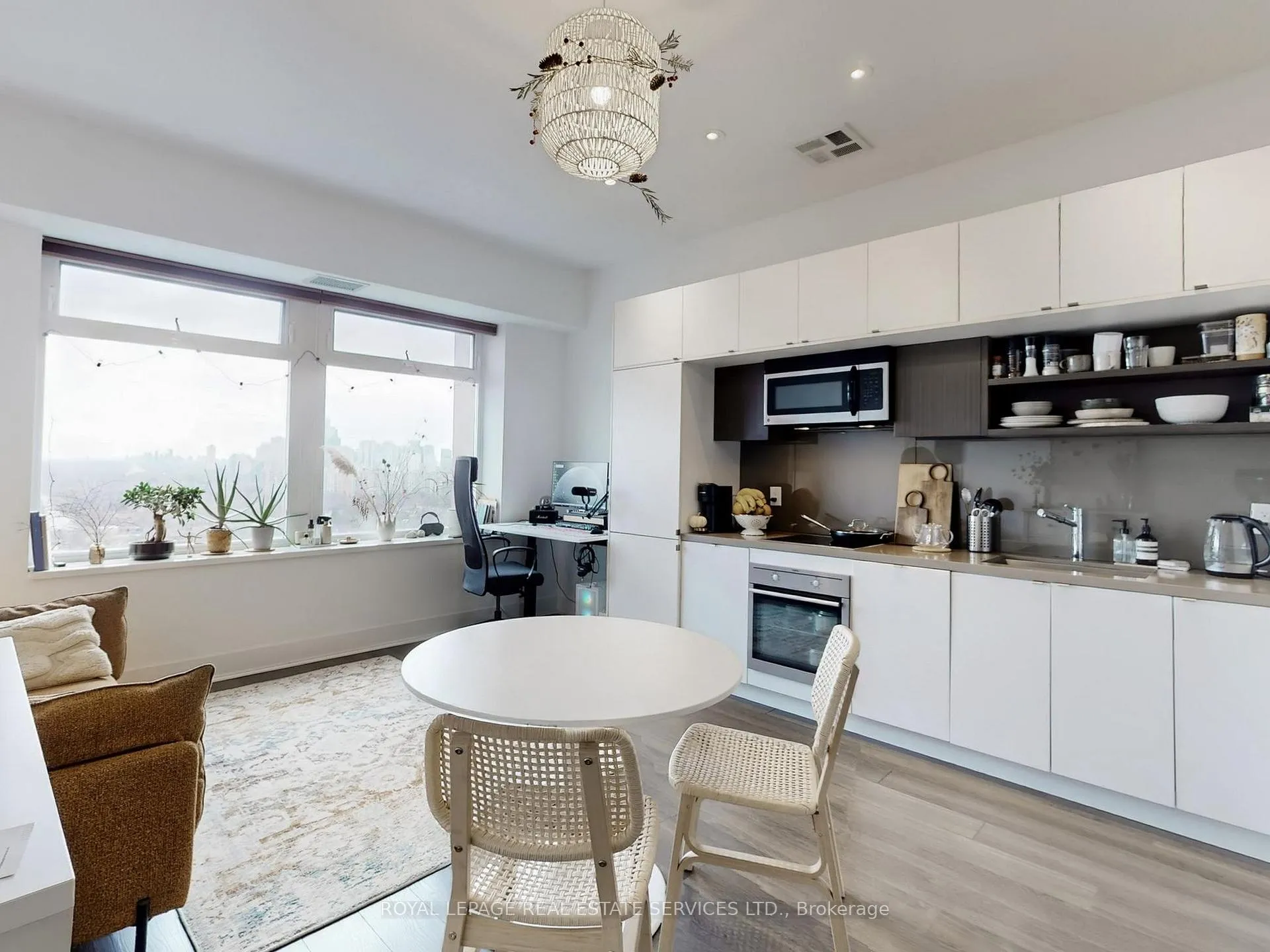 Front of Unit 1623, 111 St. Clair Avenue W