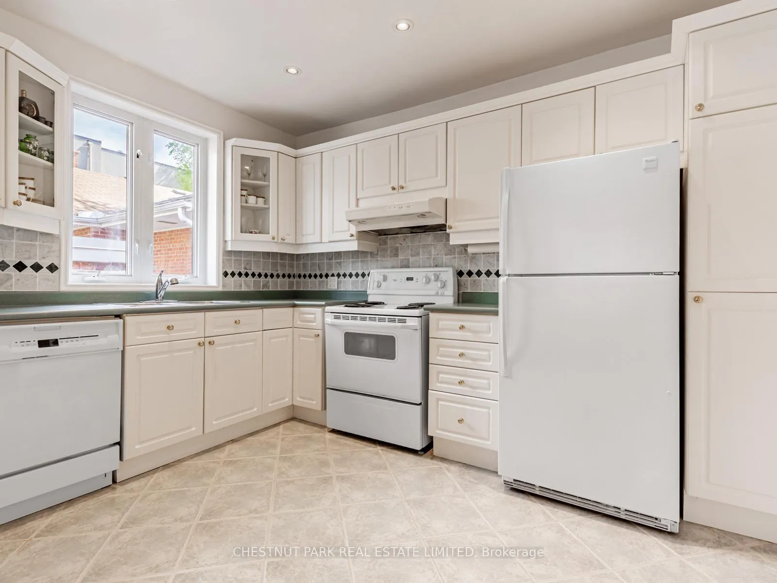Photo 11 of 397 Cortleigh Boulevard, Toronto, Bedford Park-Nortown — HOMEH