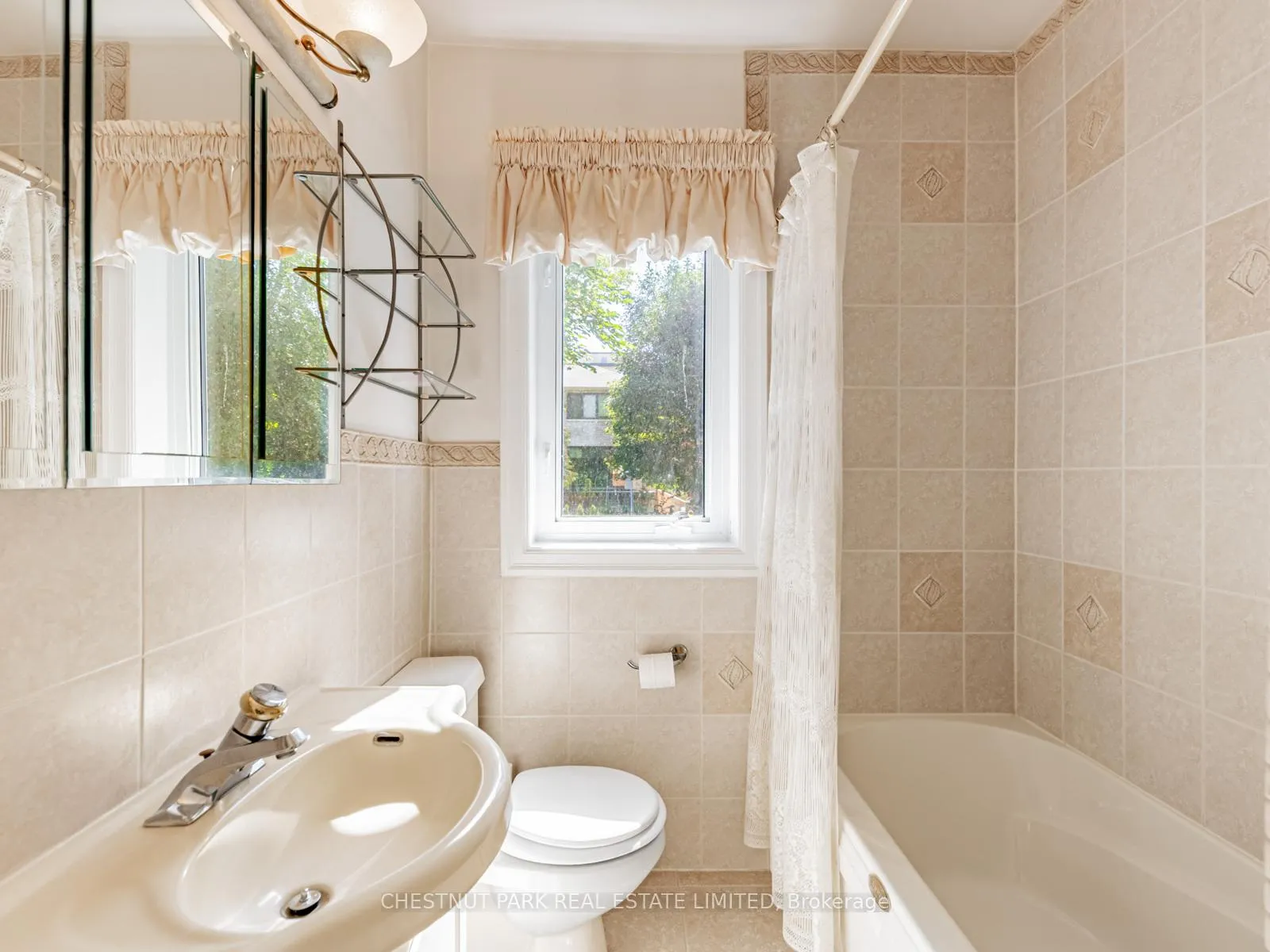 Photo 19 of 397 Cortleigh Boulevard, Toronto, Bedford Park-Nortown — HOMEH