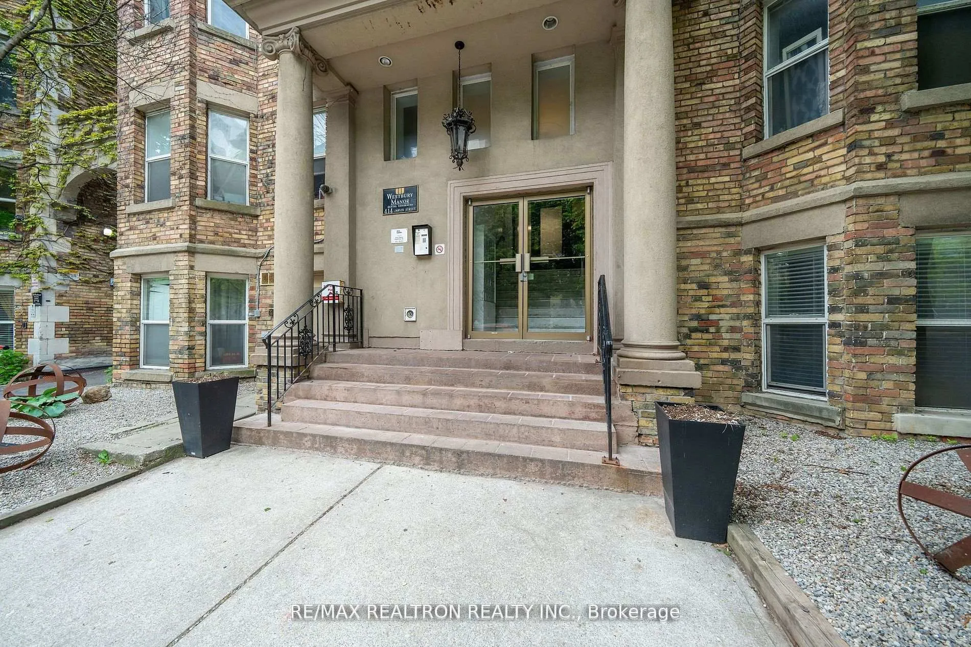 Photo 4 of Unit 105, 414 Jarvis Street, Toronto, Church-Yonge Corridor — HOMEH