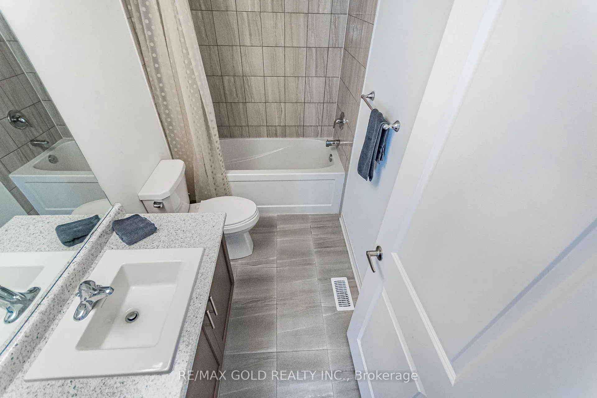 Photo 39 of 89 Sagewood Avenue, Barrie, Painswick South — HOMEH