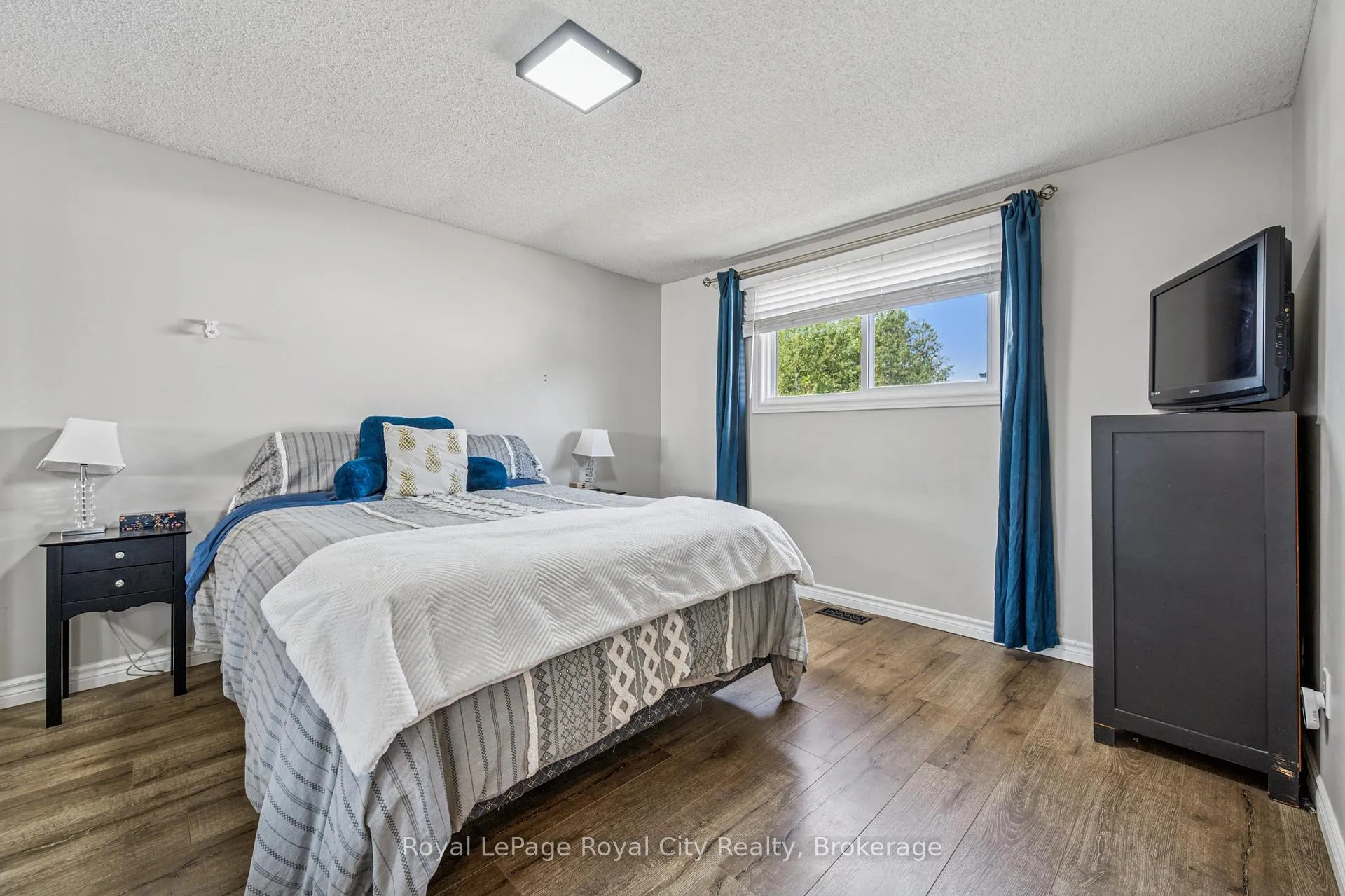 Photo 10 of 1 Koch Drive W, Guelph, Kortright West — HOMEH