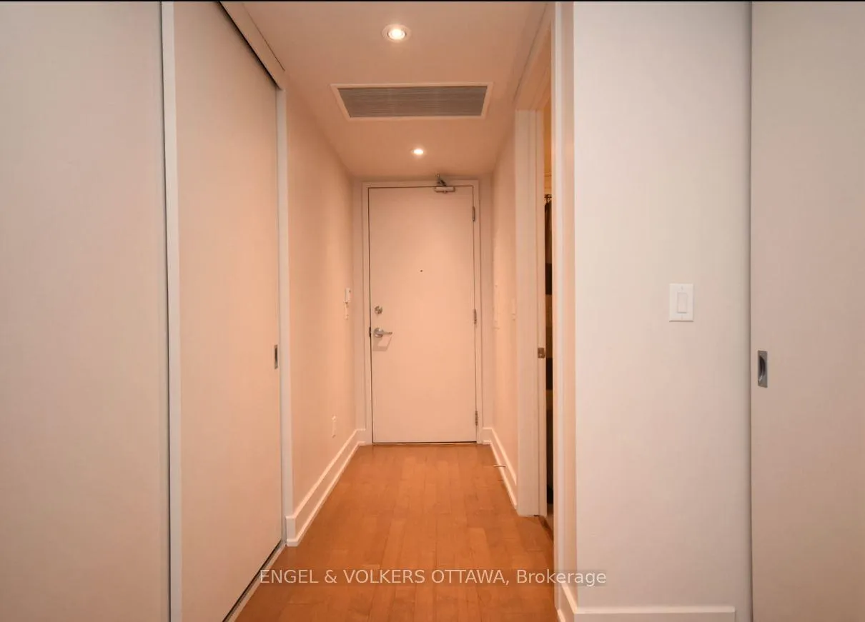 Photo 6 of Unit 420, 7 Marquette Avenue, Ottawa, Vanier — HOMEH