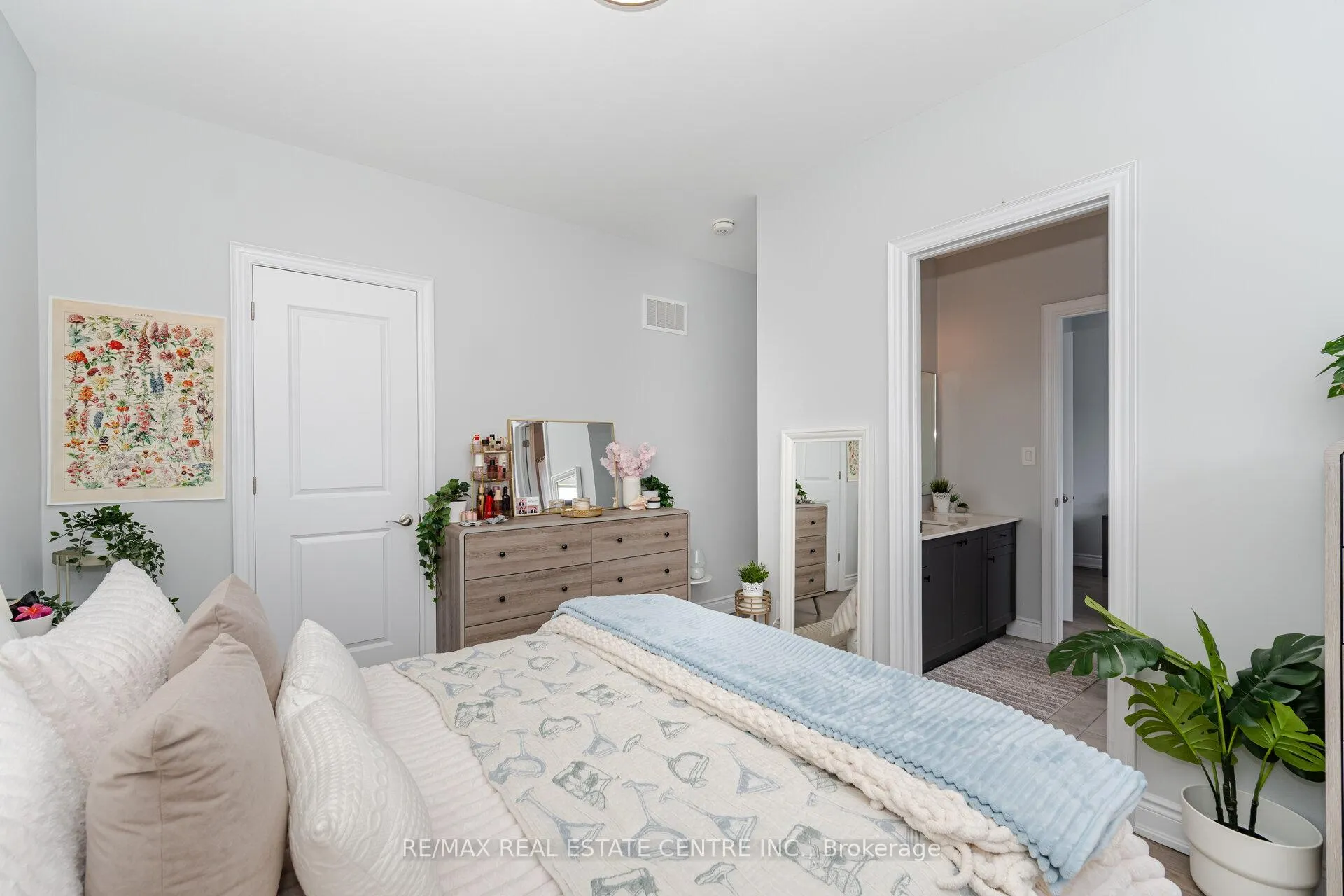Photo 34 of 37 Periwinkle Road, Springwater, Midhurst — HOMEH