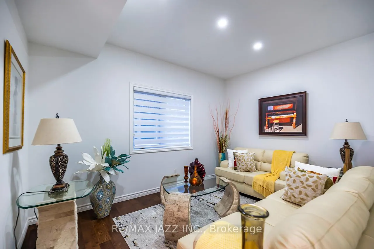 Photo 5 of 10 Thomas Bird Street, Clarington, Bowmanville — HOMEH