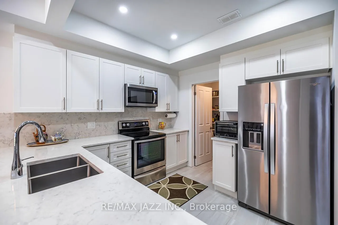 Photo 11 of 10 Thomas Bird Street, Clarington, Bowmanville — HOMEH